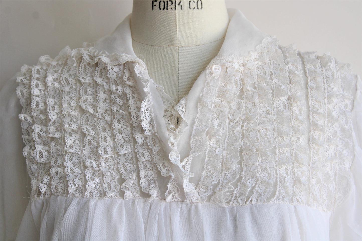 Vintage 1960s White Babydoll Nightie with Lace Trim