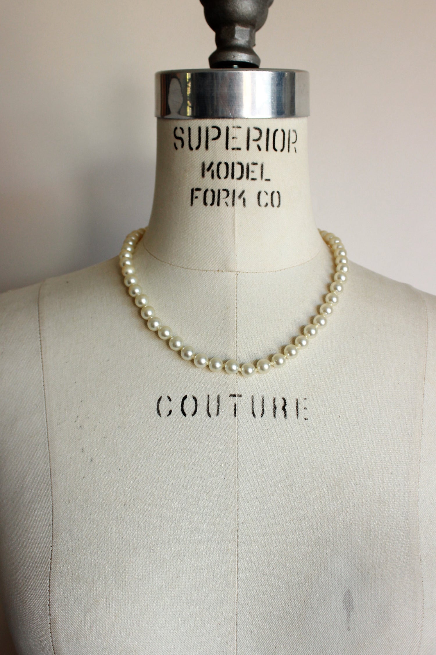 Vintage 1970s 1980s Faux Pearl Necklace