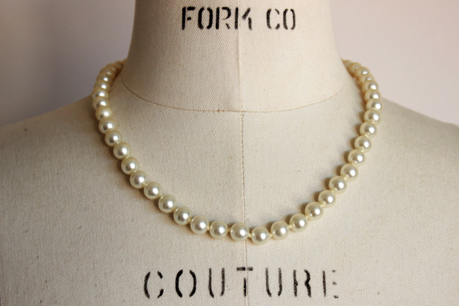 Vintage 1970s 1980s Faux Pearl Necklace