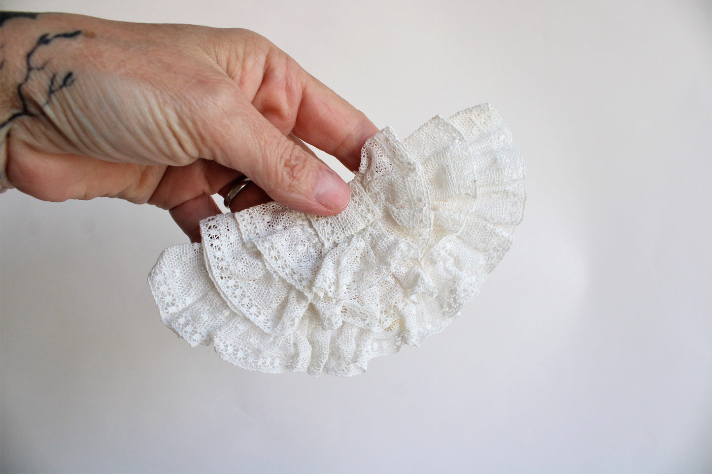 Vintage 1940s White Lace Bow, Beau Catcher by Jami