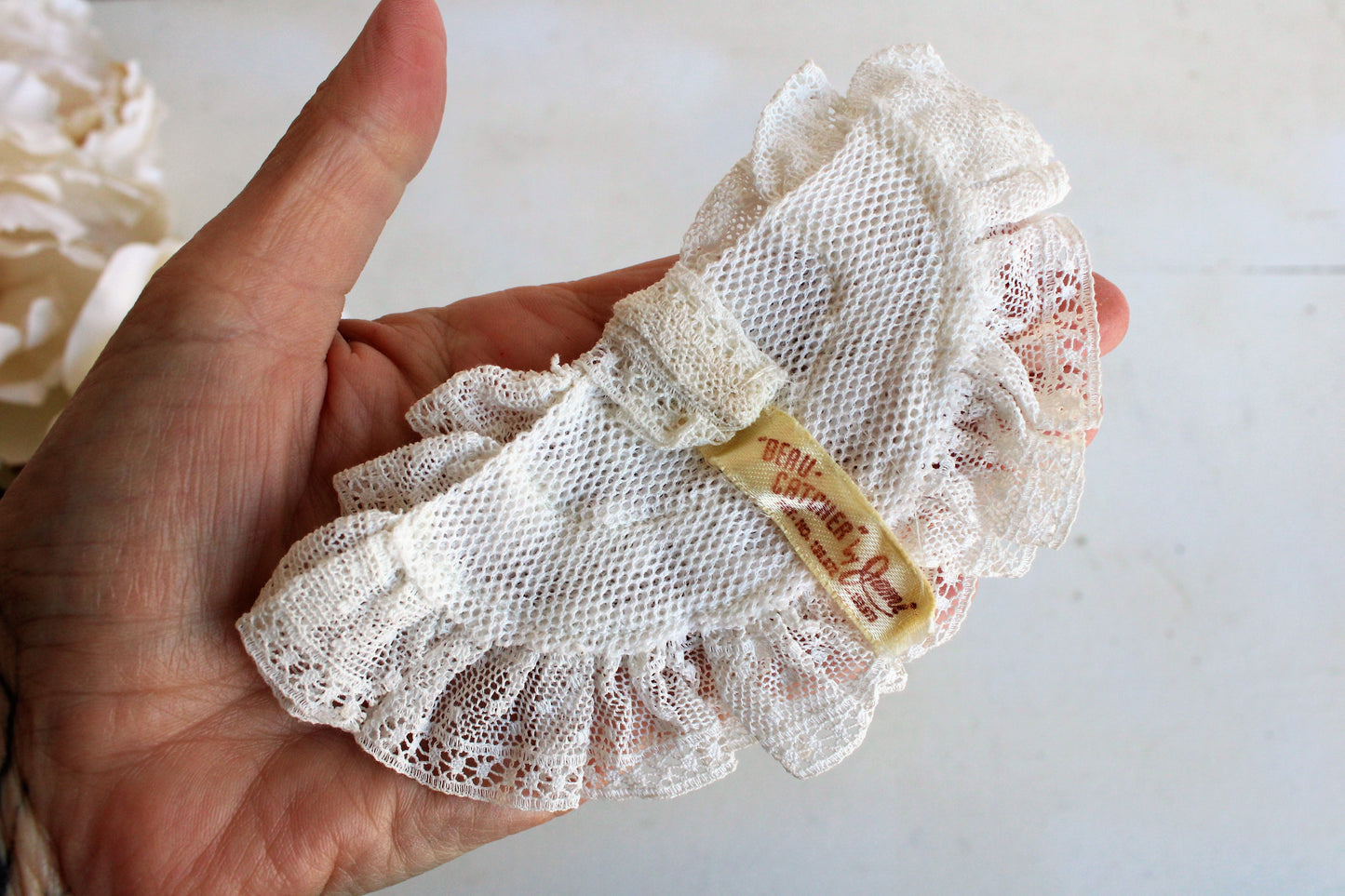 Vintage 1940s White Lace Bow, Beau Catcher by Jami