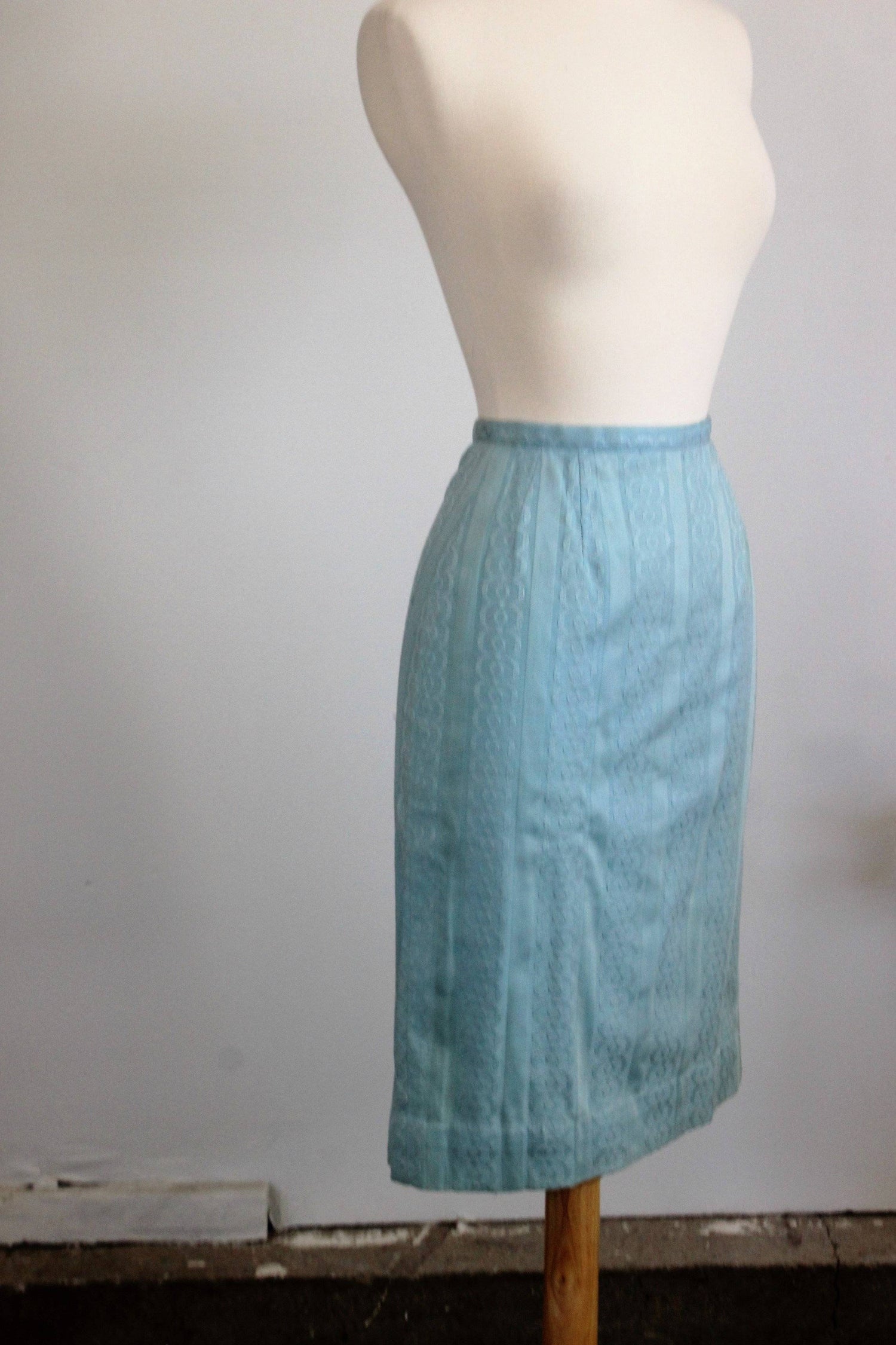 CLEARANCE: Vintage 1950s Blue Pencil Wiggle Skirt by Ardee of California-Toadstool Farm Vintage-1950s Skirt,1950s Wiggle Skirt,Ardee of California,Blue Crocade Skirt,Blue Pencil Skirt,Embroidered Silk,Extra Small,Vintage,Vintage Clothing,Vintage Skirt