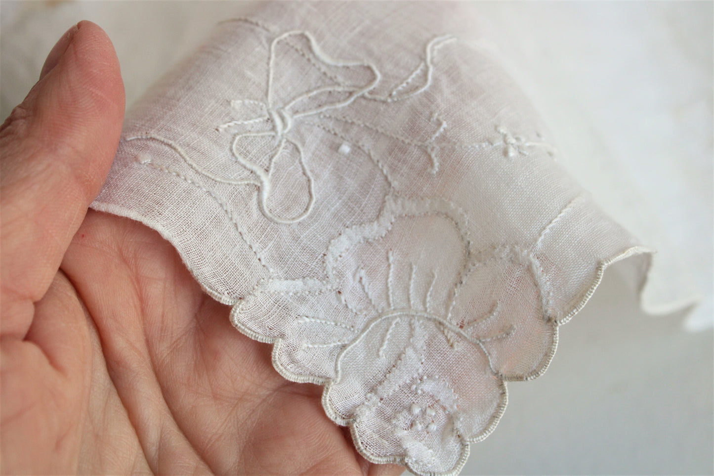 Vintage 1940s 1950s White Linen Embroidered Handkerchief