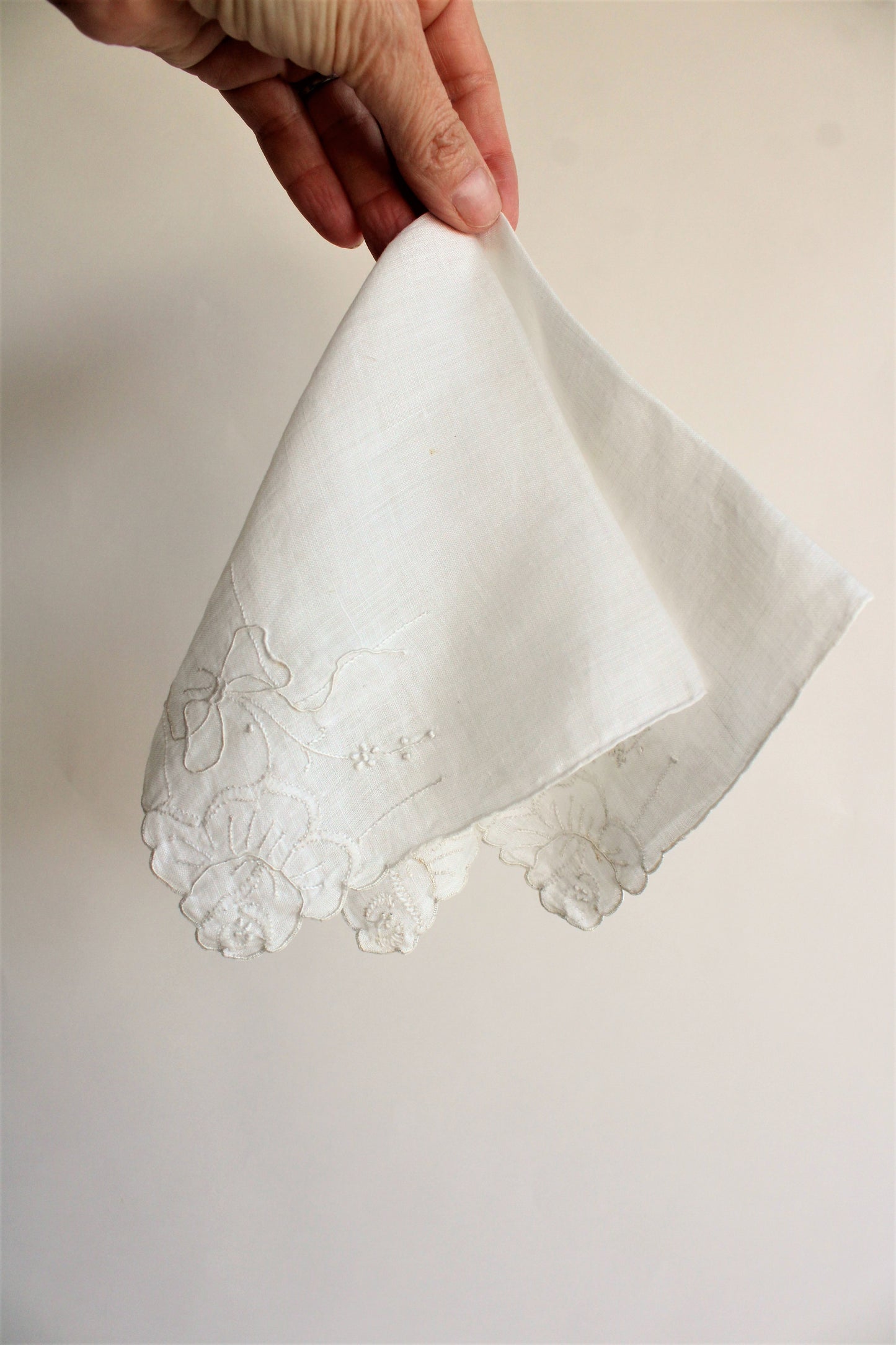 Vintage 1940s 1950s White Linen Embroidered Handkerchief