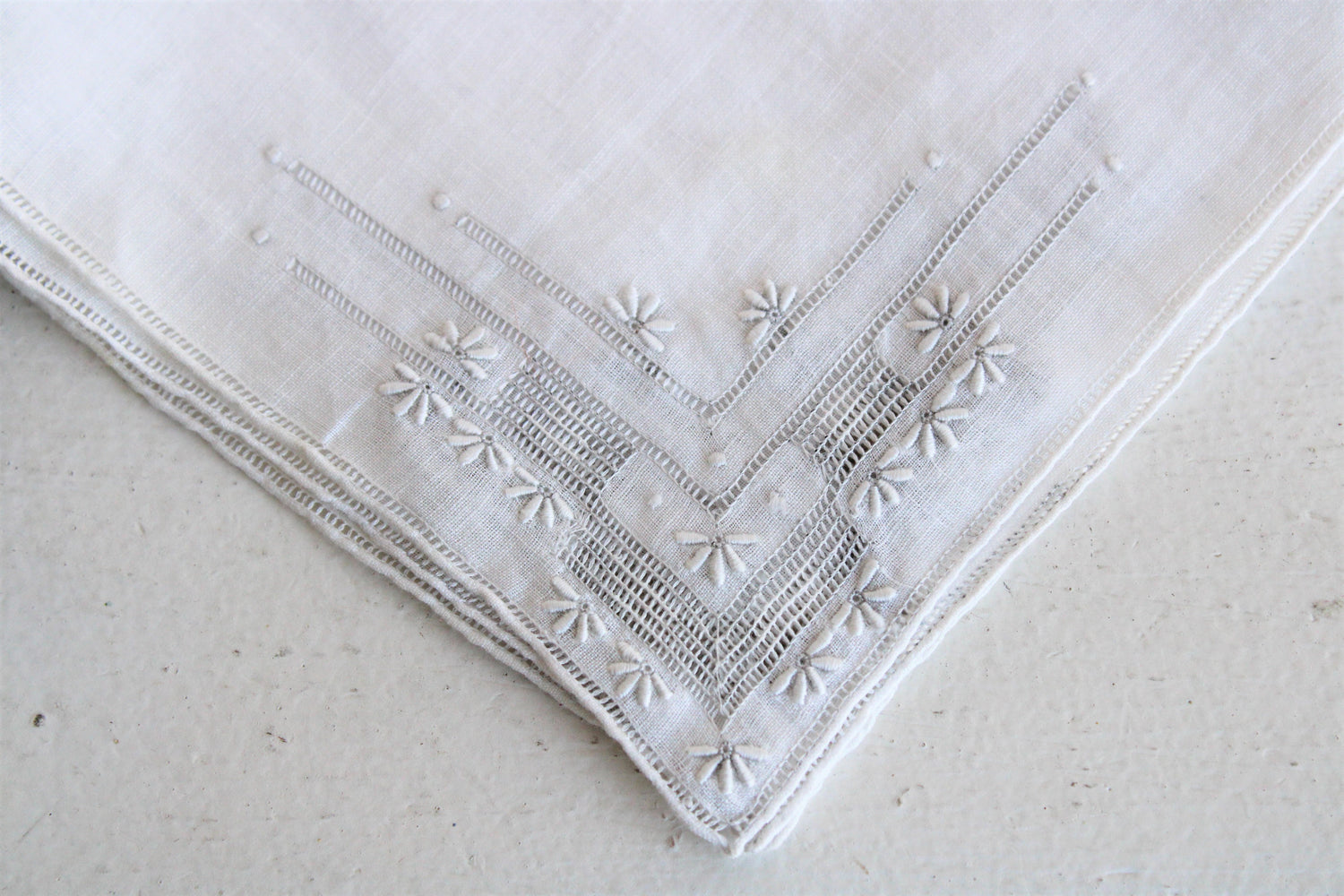 Vintage 1930s 1940s White Linen Embroidered Handkerchief