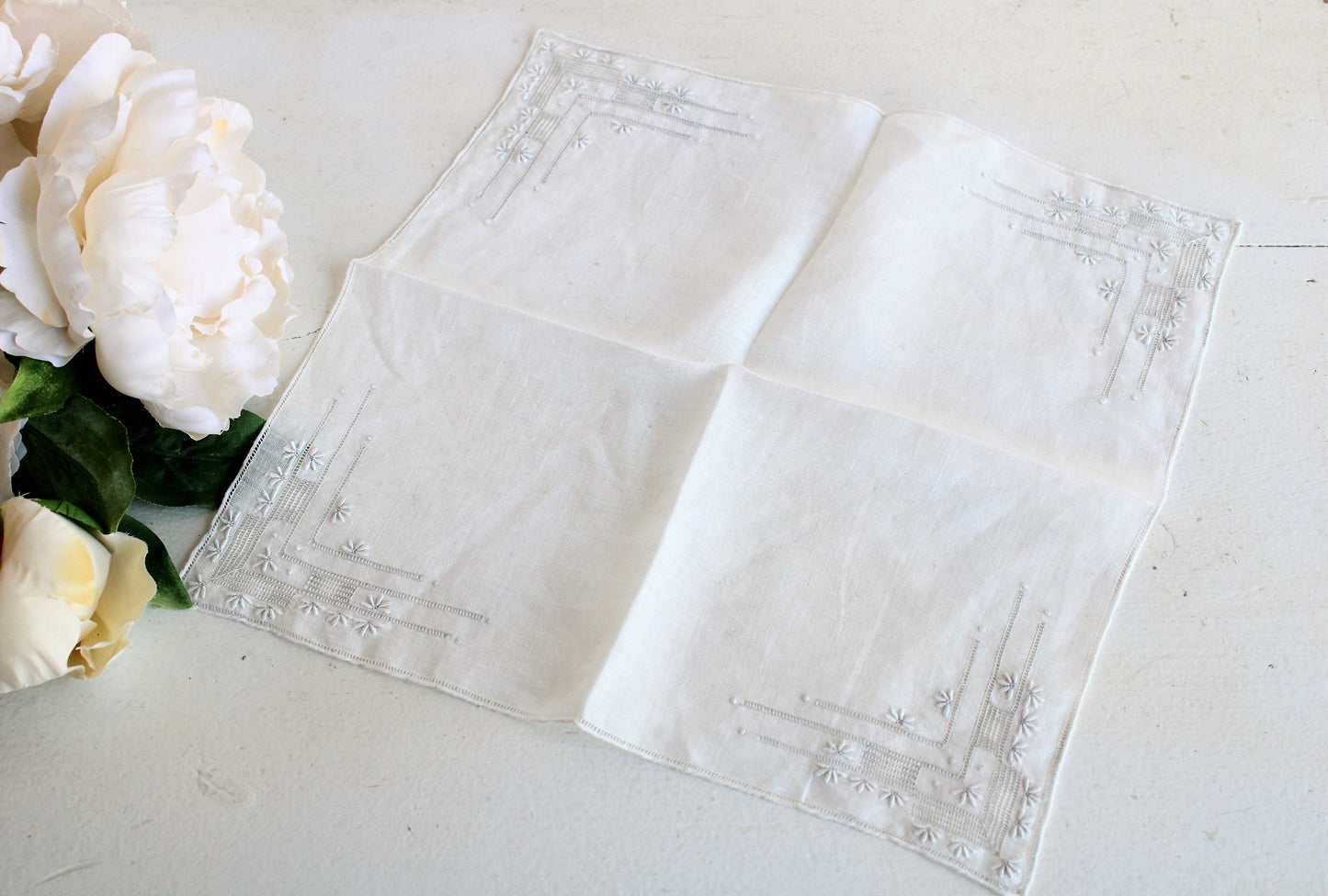 Vintage 1930s 1940s White Linen Embroidered Handkerchief