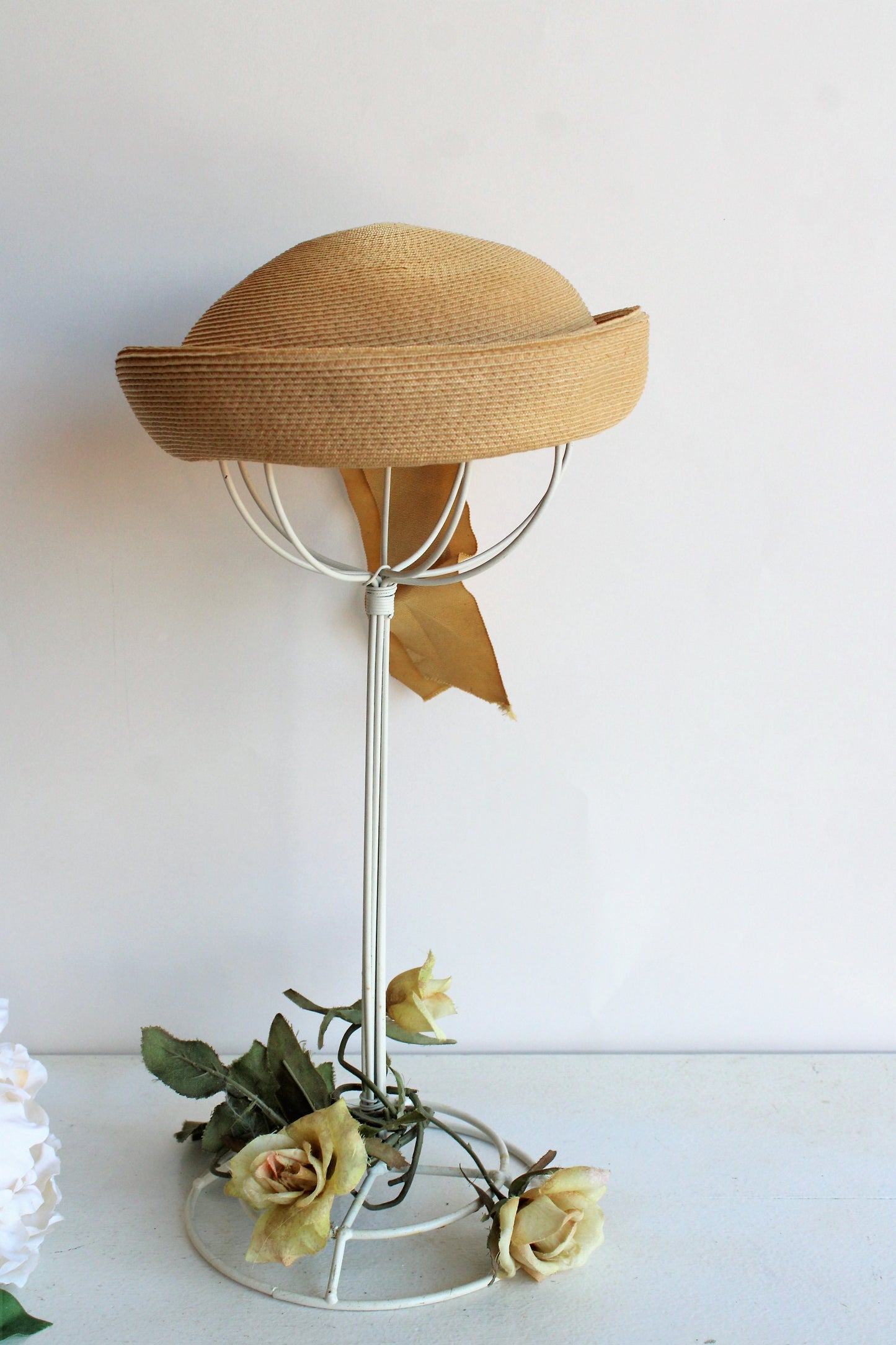 Vintage 1940s 1950s Straw Madeline Hat with Ribbon