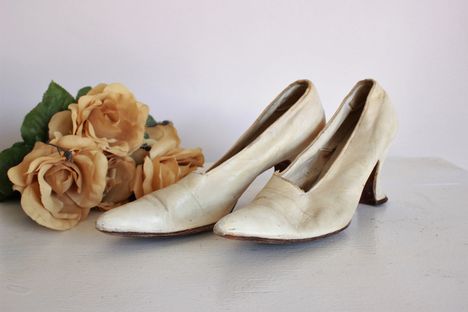 Vintage 1920s Ivory Leather Shoes