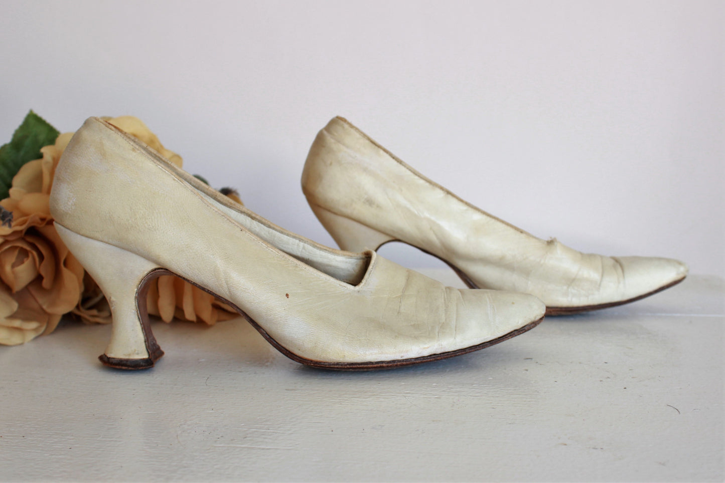Vintage 1920s Ivory Leather Shoes