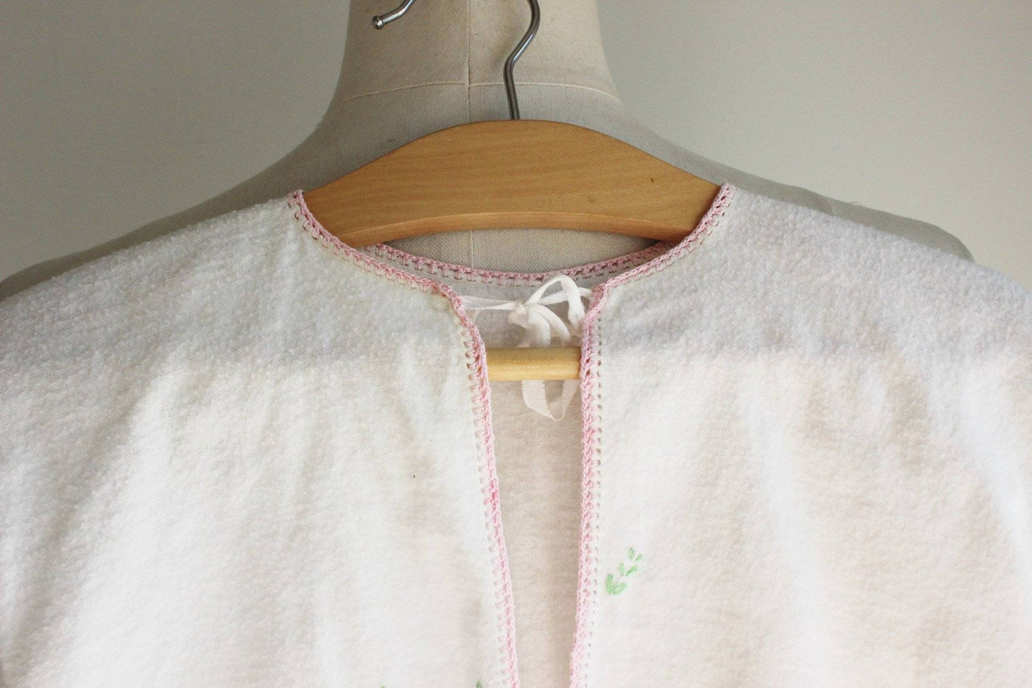 Vintage 1950s Baby Bed Jacket With Kitten Embroidery