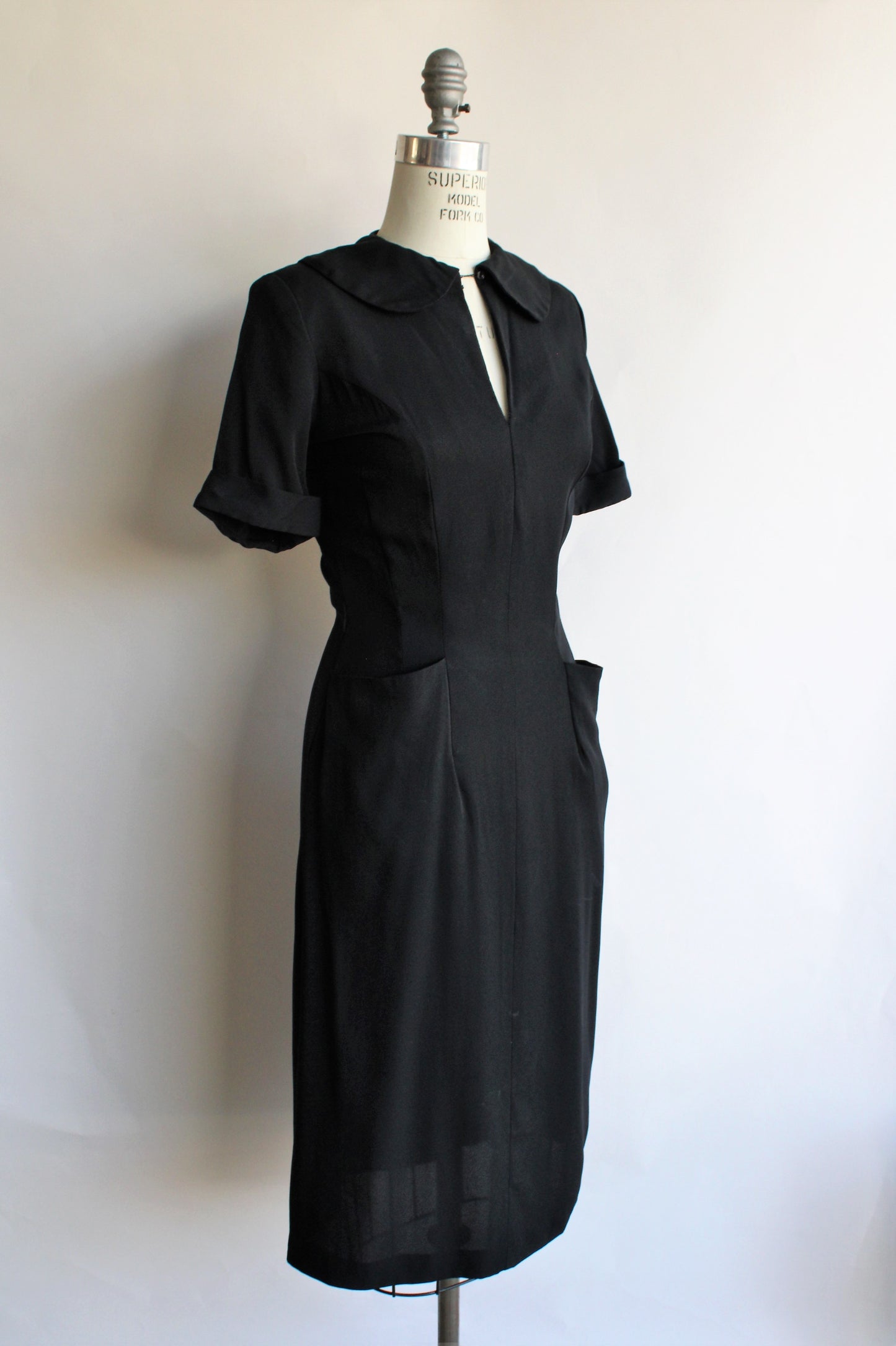 Vintage 1940s Rayon Crepe Dress with Pockets, Keyhole Neck and Peter Pan Collar
