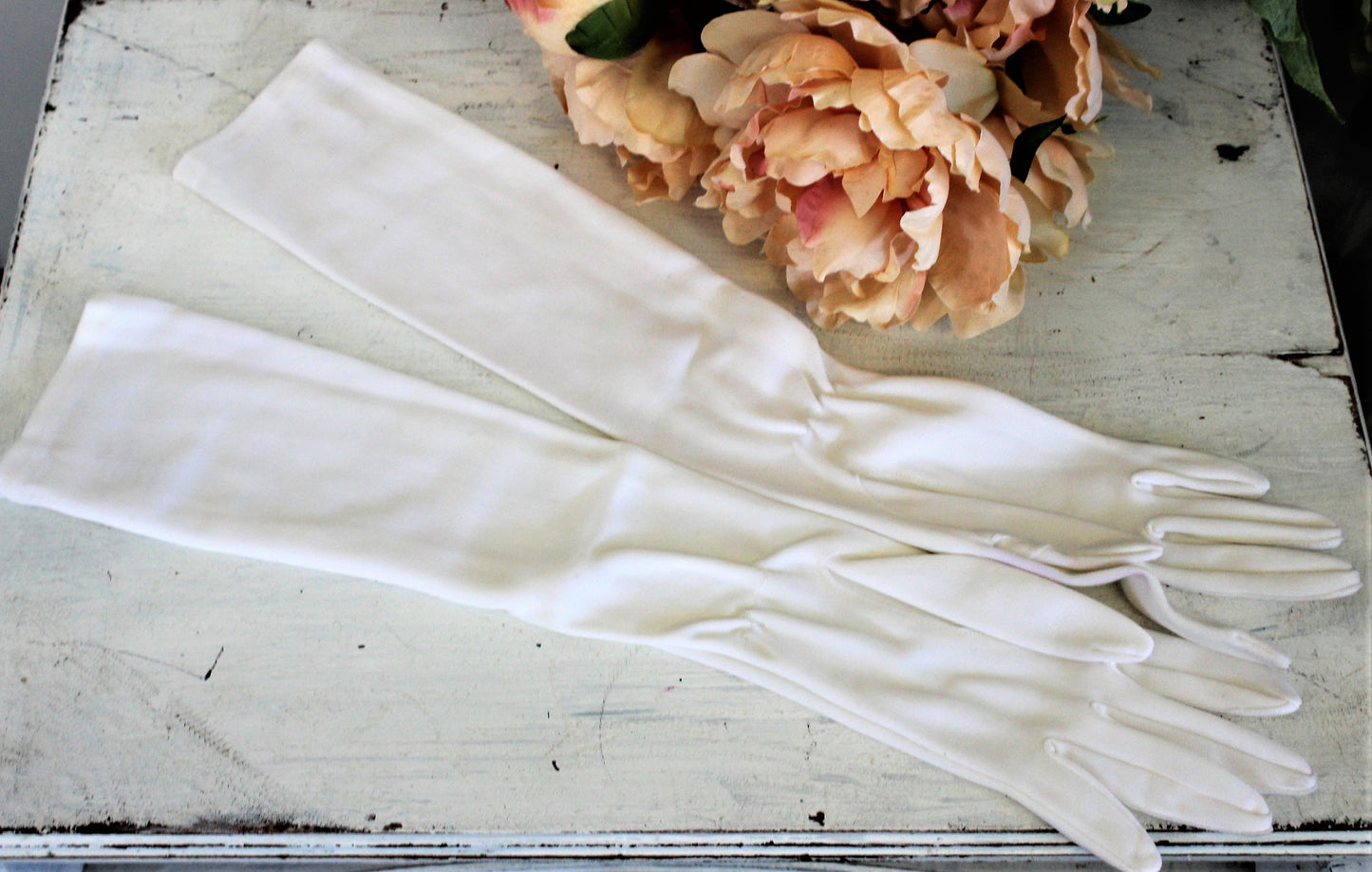 Vintage 1950s 1960s White Gloves by Fownes