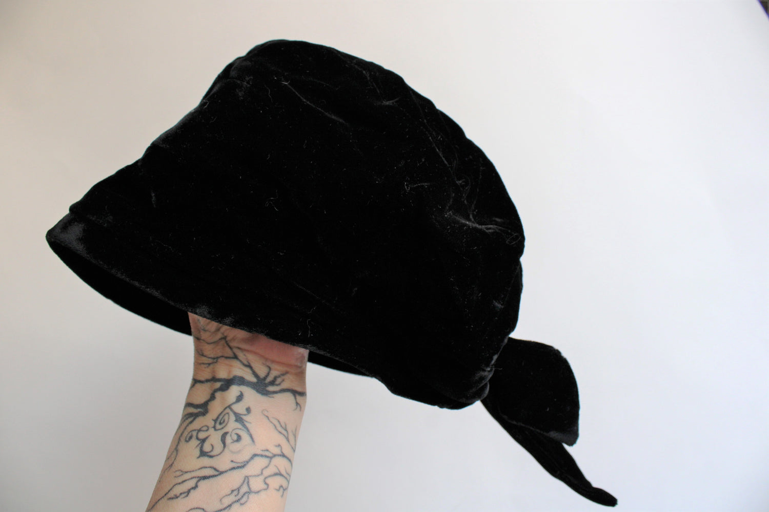 Vintage 1940s 1950s Black Velvet Turban Hat