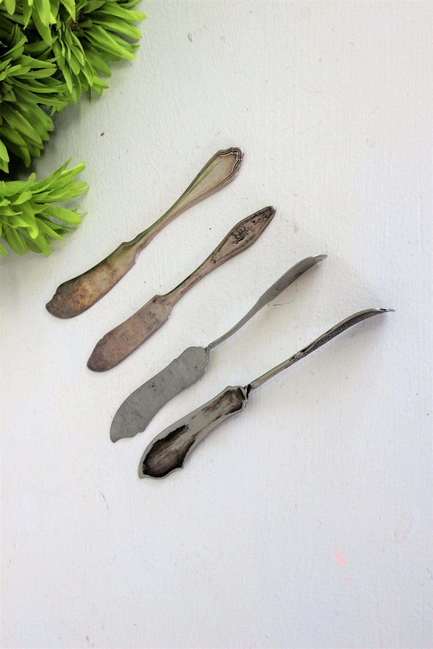 Vintage Mid Century Silverplate Cheese Knives Spreaders Set of Four