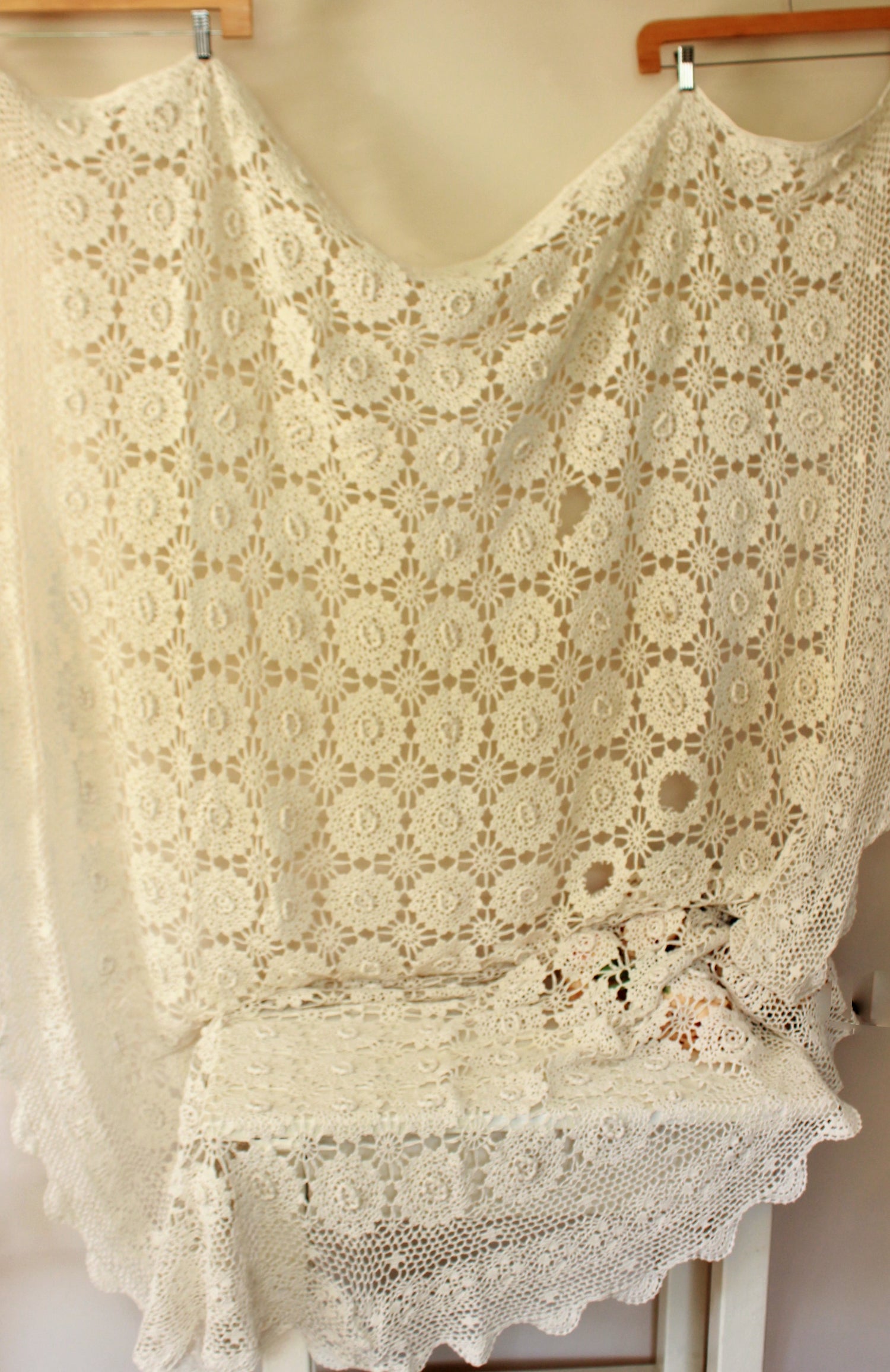 Vintage 1960s Ivory Cotton Crochet Coverlet