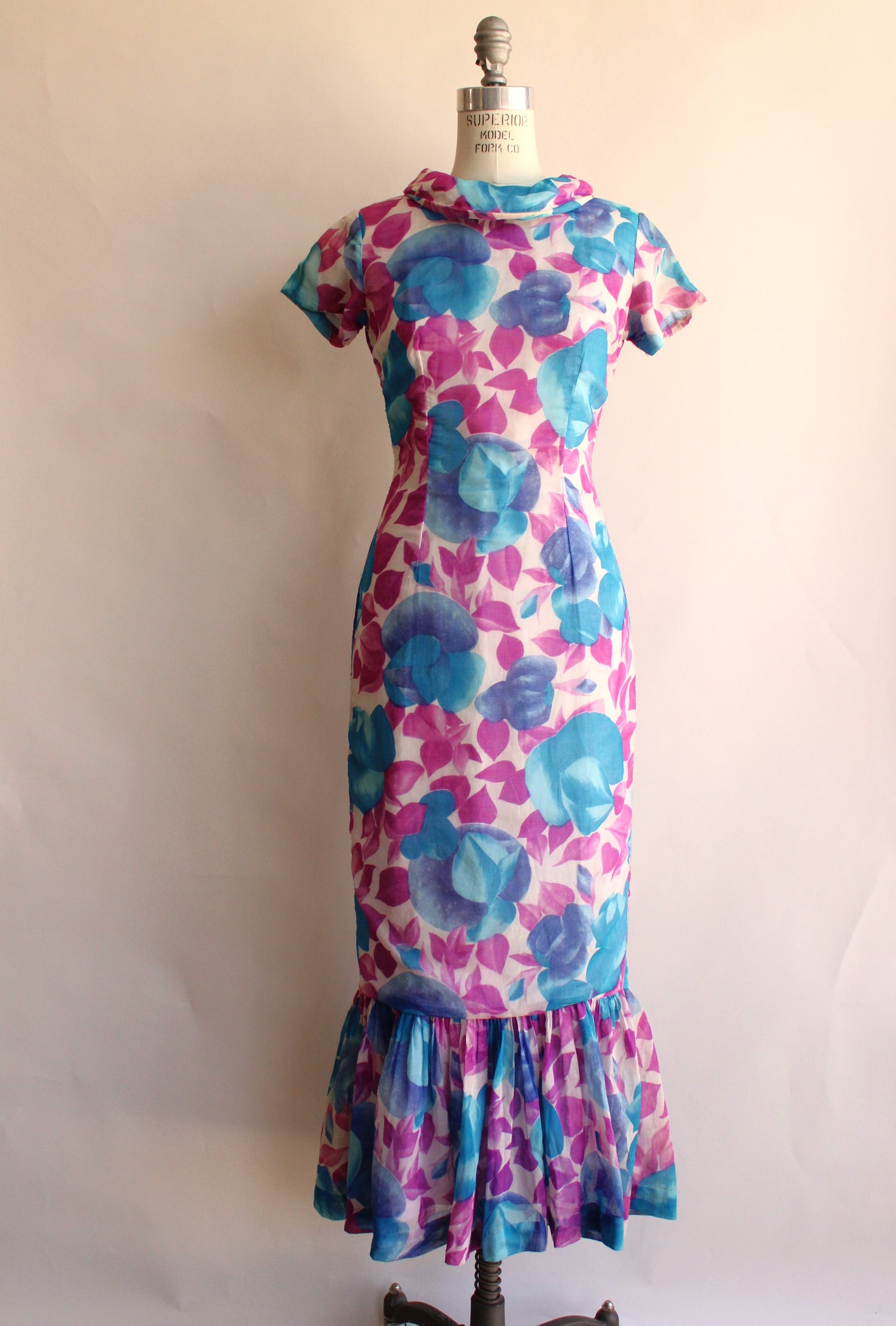 Vintage 1960s Hawaiian Floral Print Dress