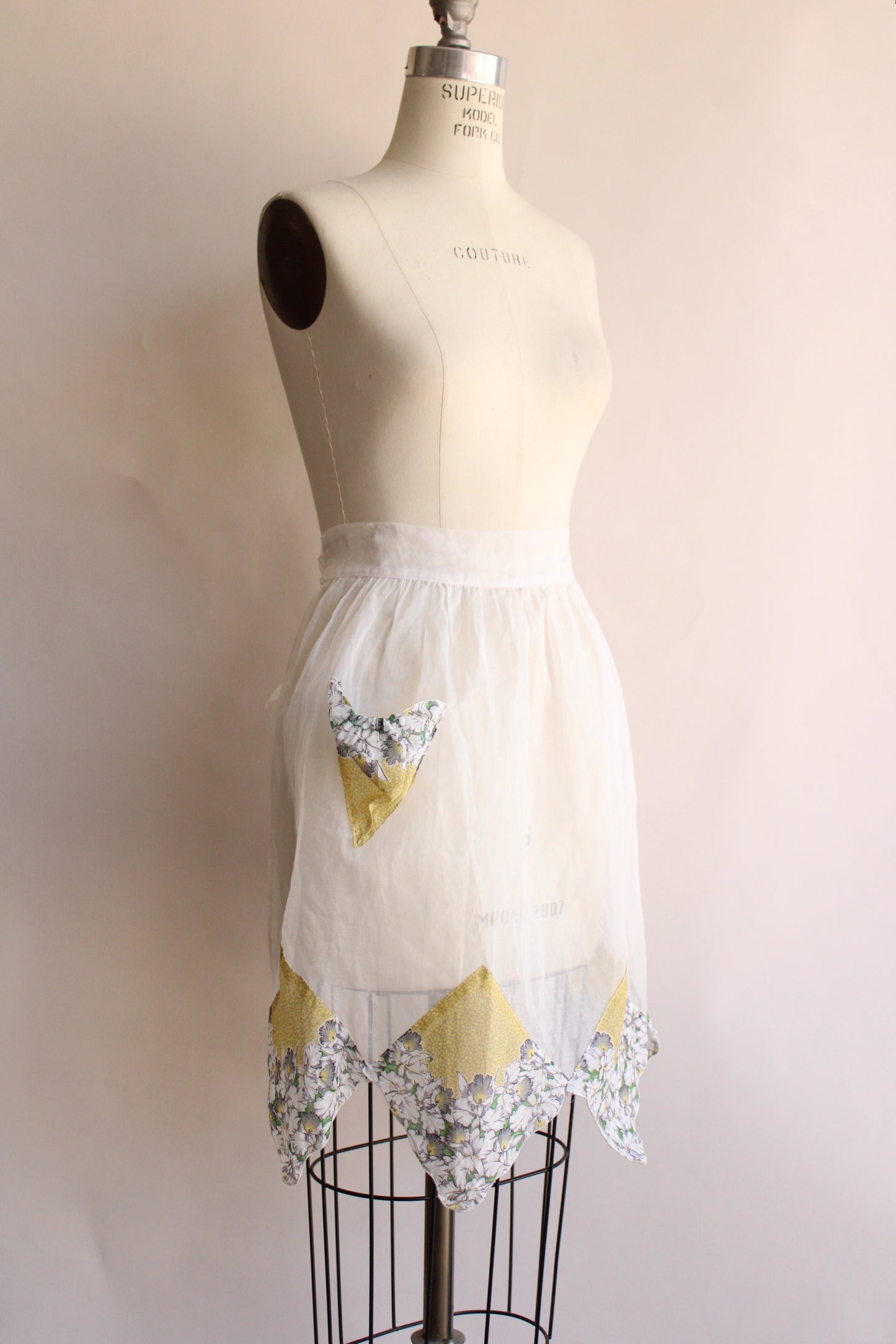 Vintage 1960s Apron with Handkerchief Trim and Pocket