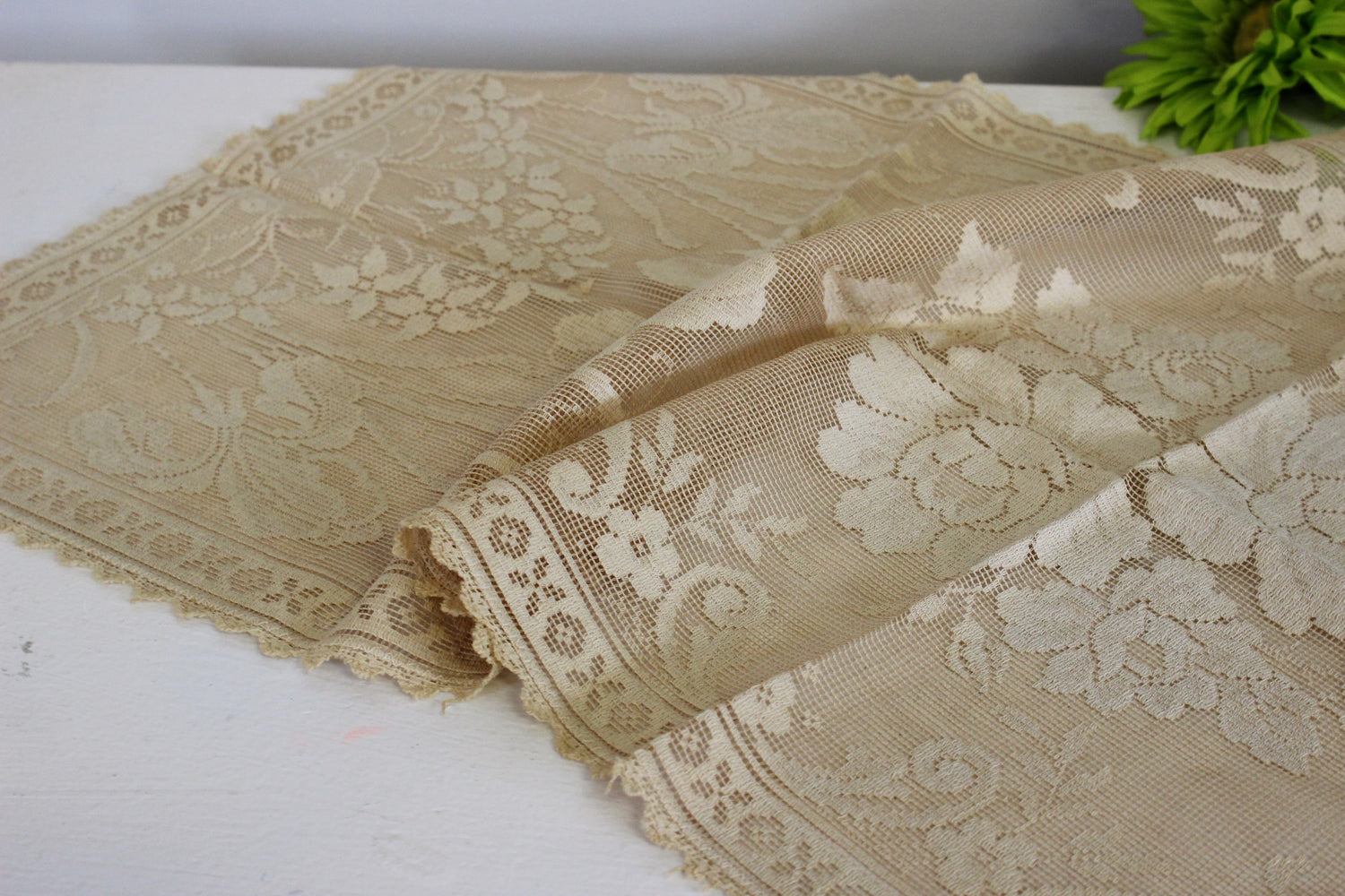 Vintage 1930s 1940s Beige Lace Table Runner