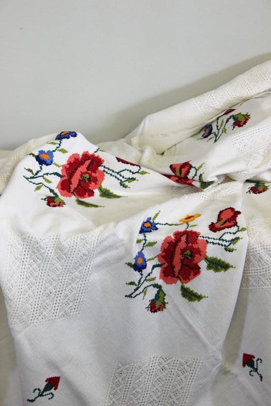 Vintage 1950s 1960s Cotton Tablecloth With Cross Stitched Flowers