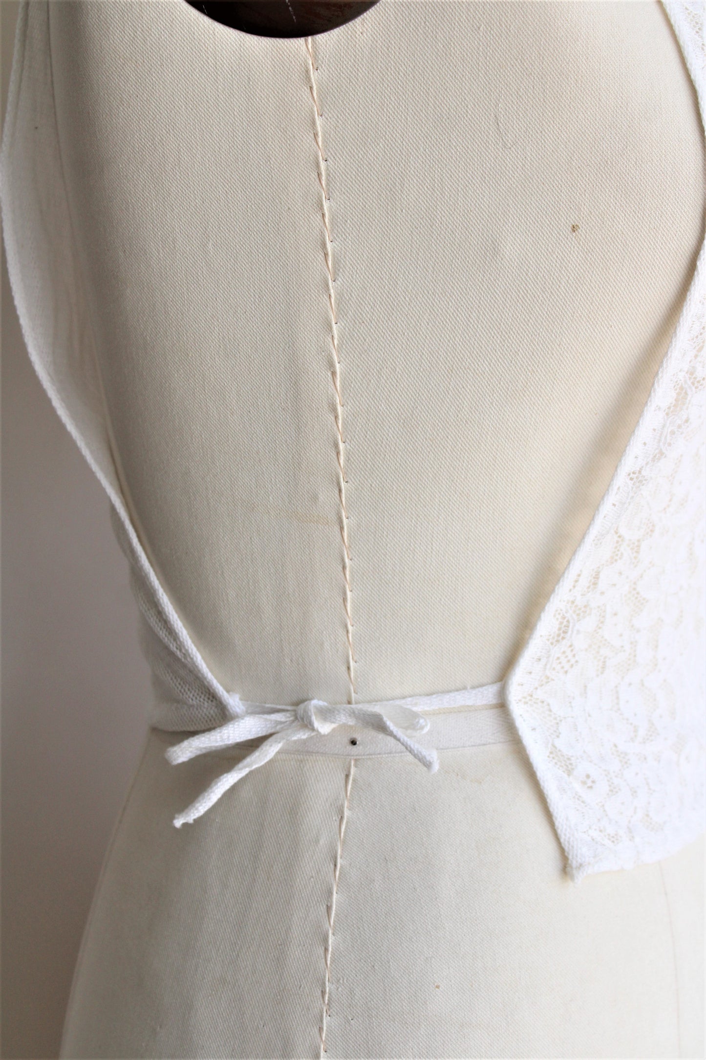 Vintage 1930s White Lace Dickie with A Jabot