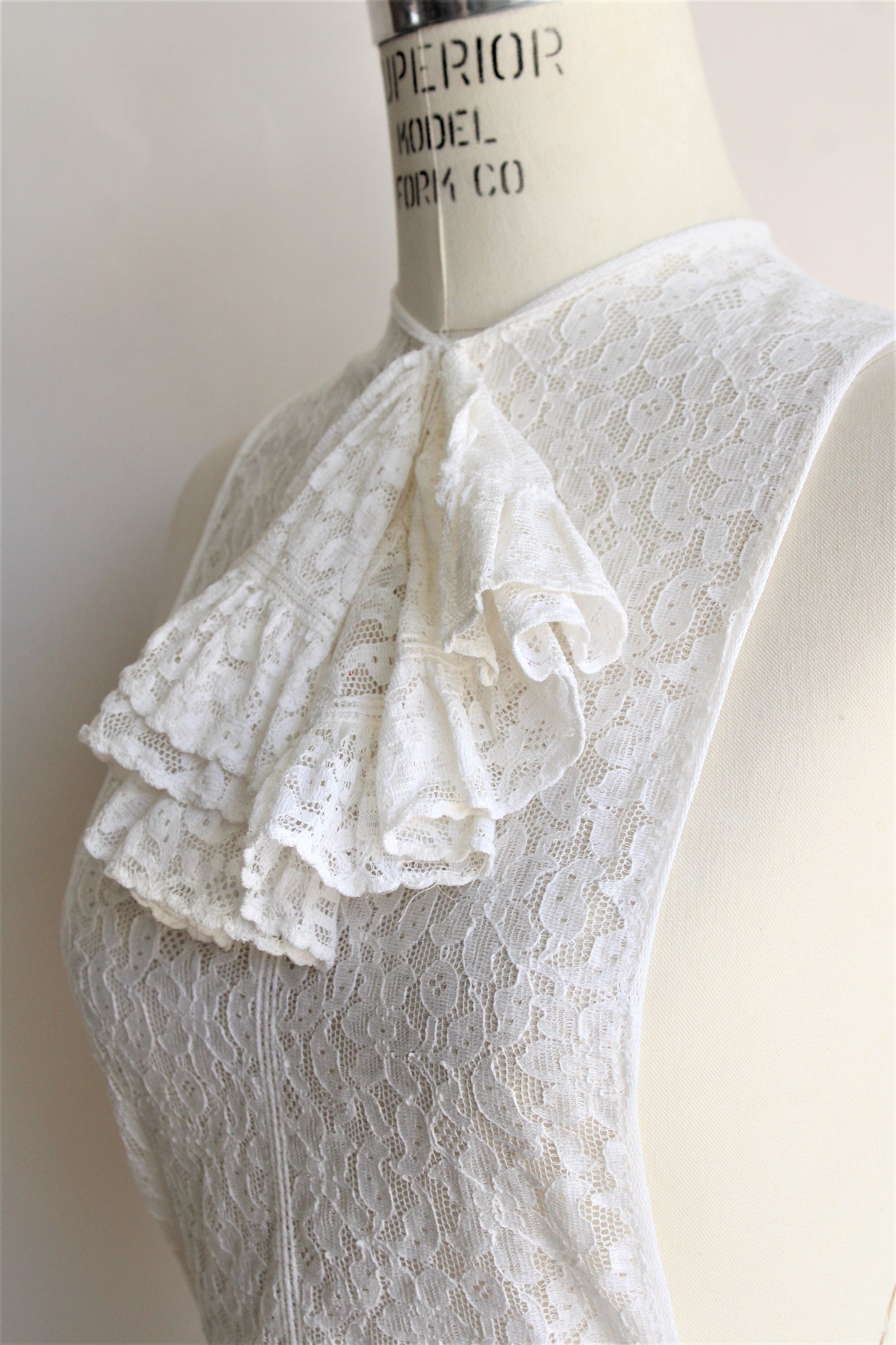 Vintage 1930s White Lace Dickie with A Jabot