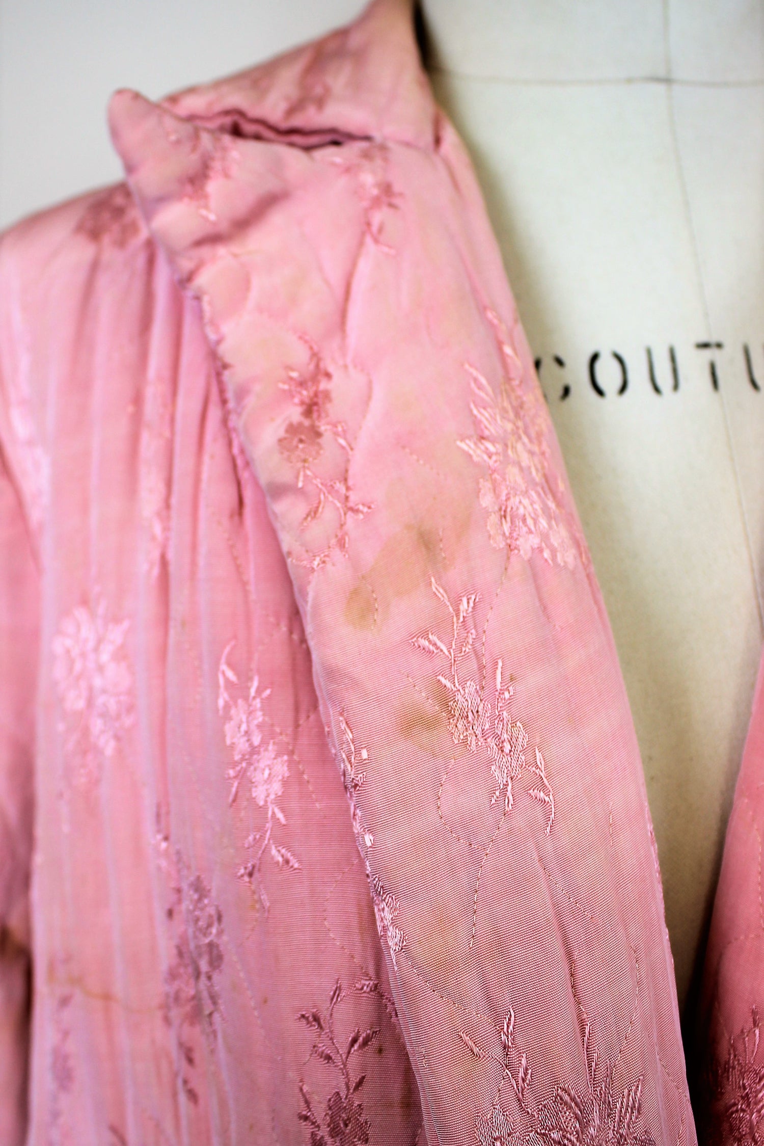 Vintage 1940s Pink Rayon Robe Wiith Pockets