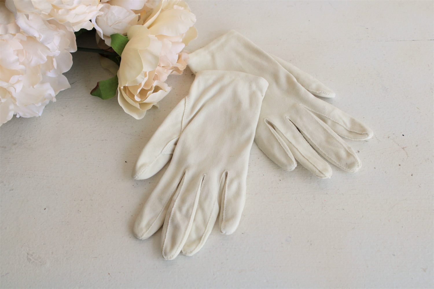 Vintage 1960s Ivory Cotton Gloves, Size 6.5