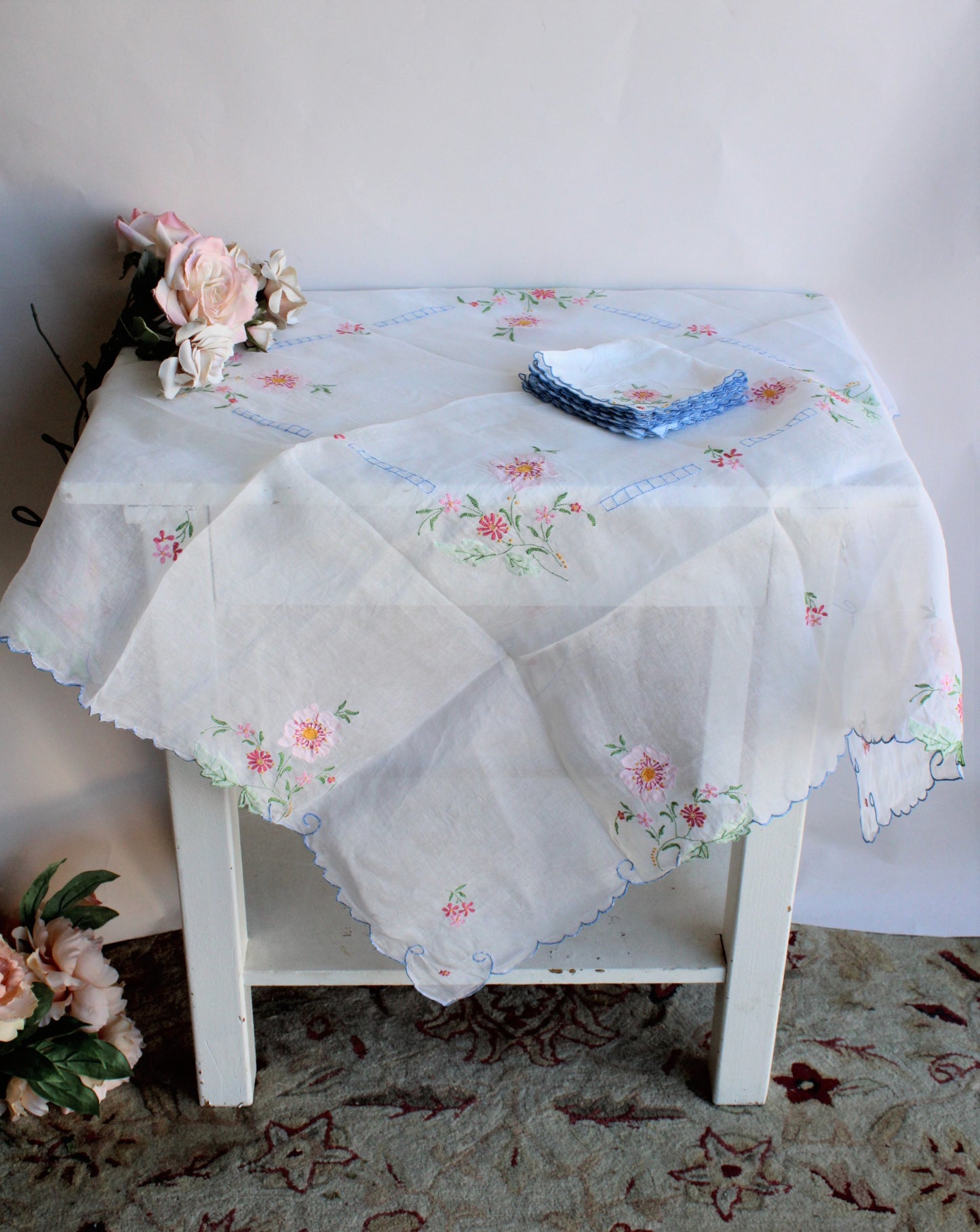 Vintage 1950s Tablecloth and 6 Napkins Set