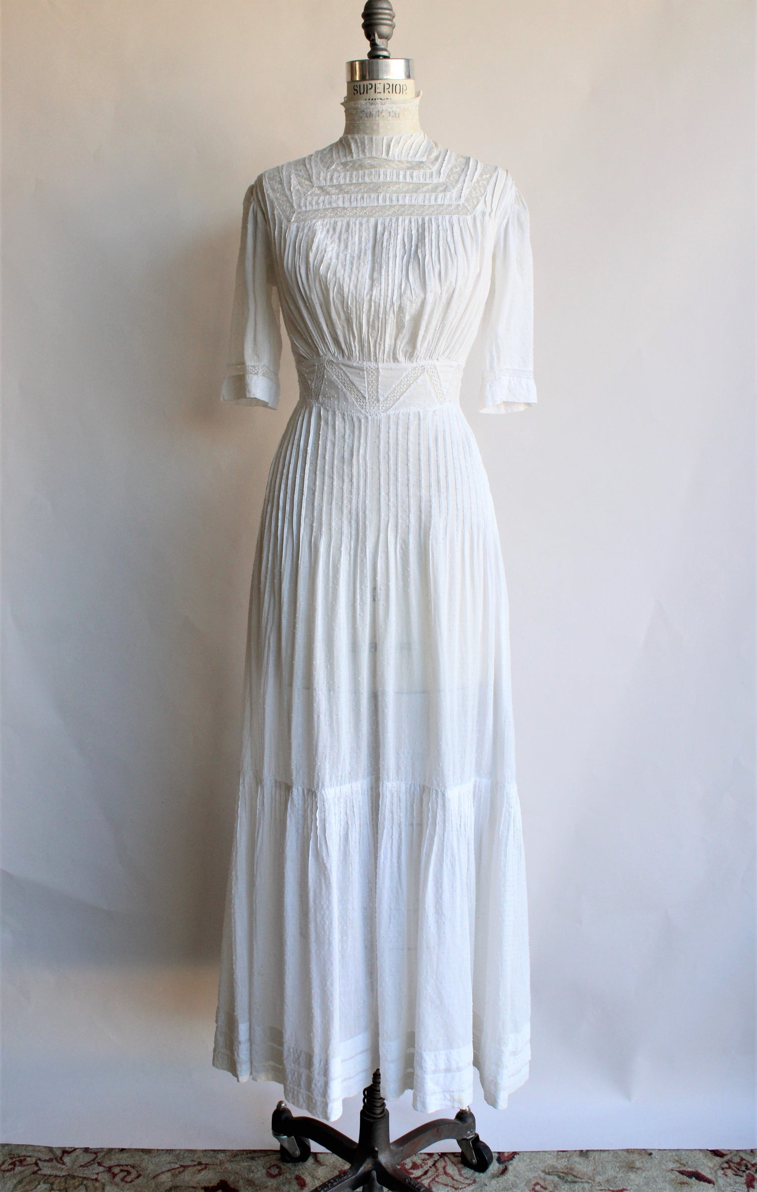 Antique Edwardian White Dress In Cotton and Lace