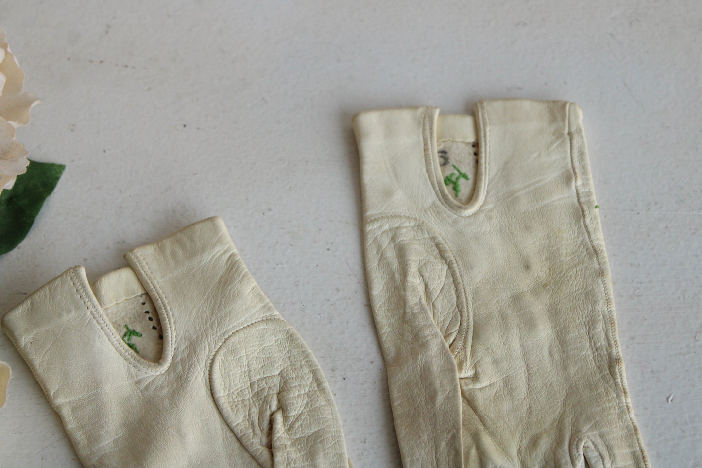 Vintage 1930s 1940s Kid Leather Gloves