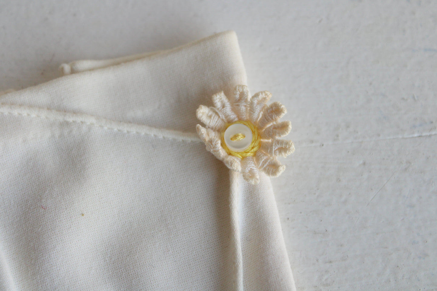 Vintage 1950s 1960s Gloves with Daisies