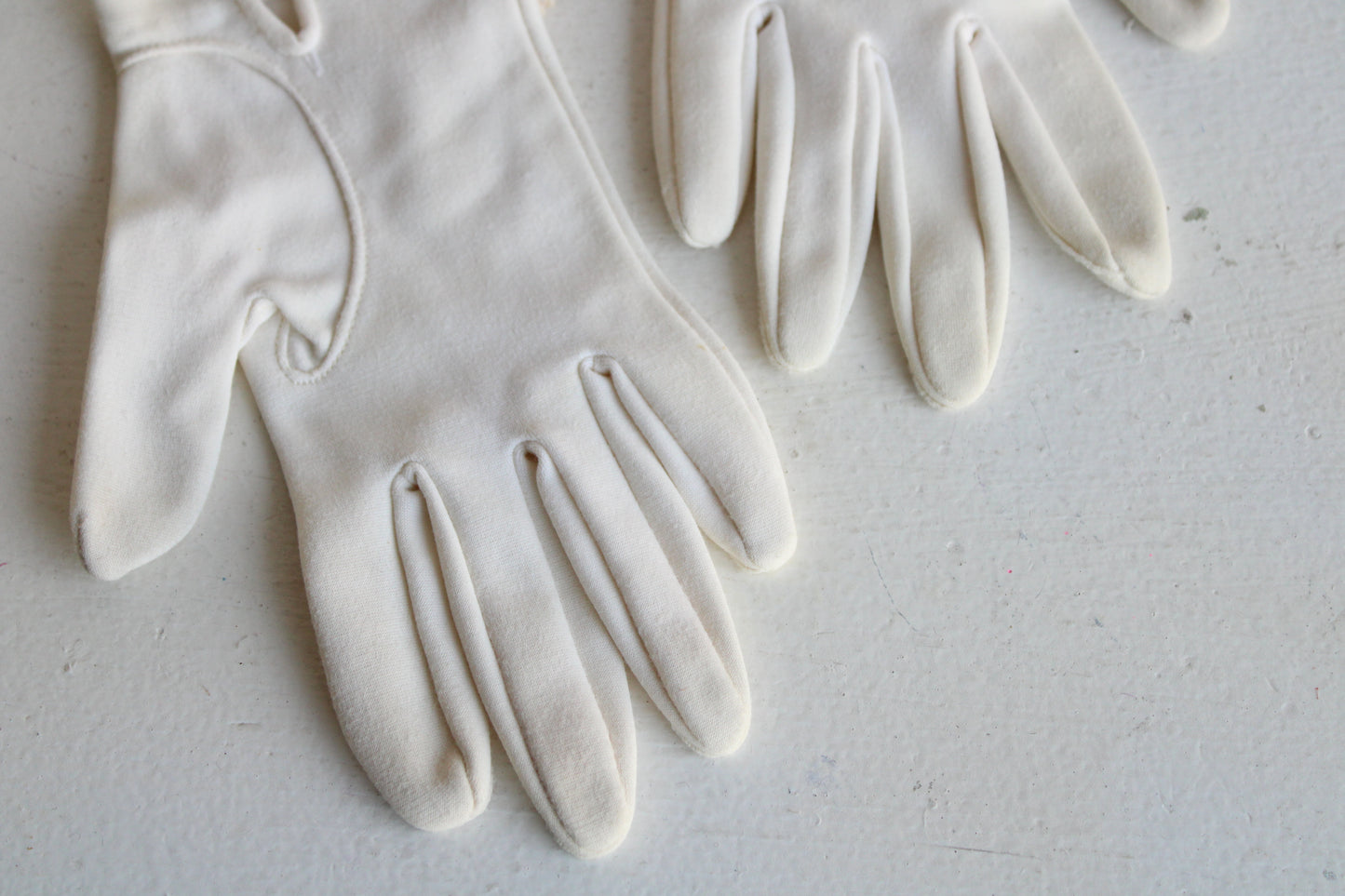 Vintage 1950s 1960s Gloves with Daisies