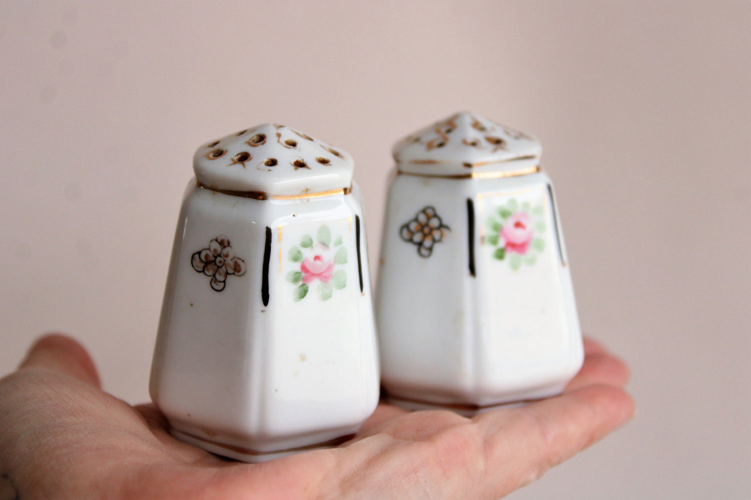 Vintage Salt Pepper Shaker Set, White Ceramic With Strawberries &  Blackberries Design, Salt and Pepper Shakers, Country Kitchen Decor, Japan  