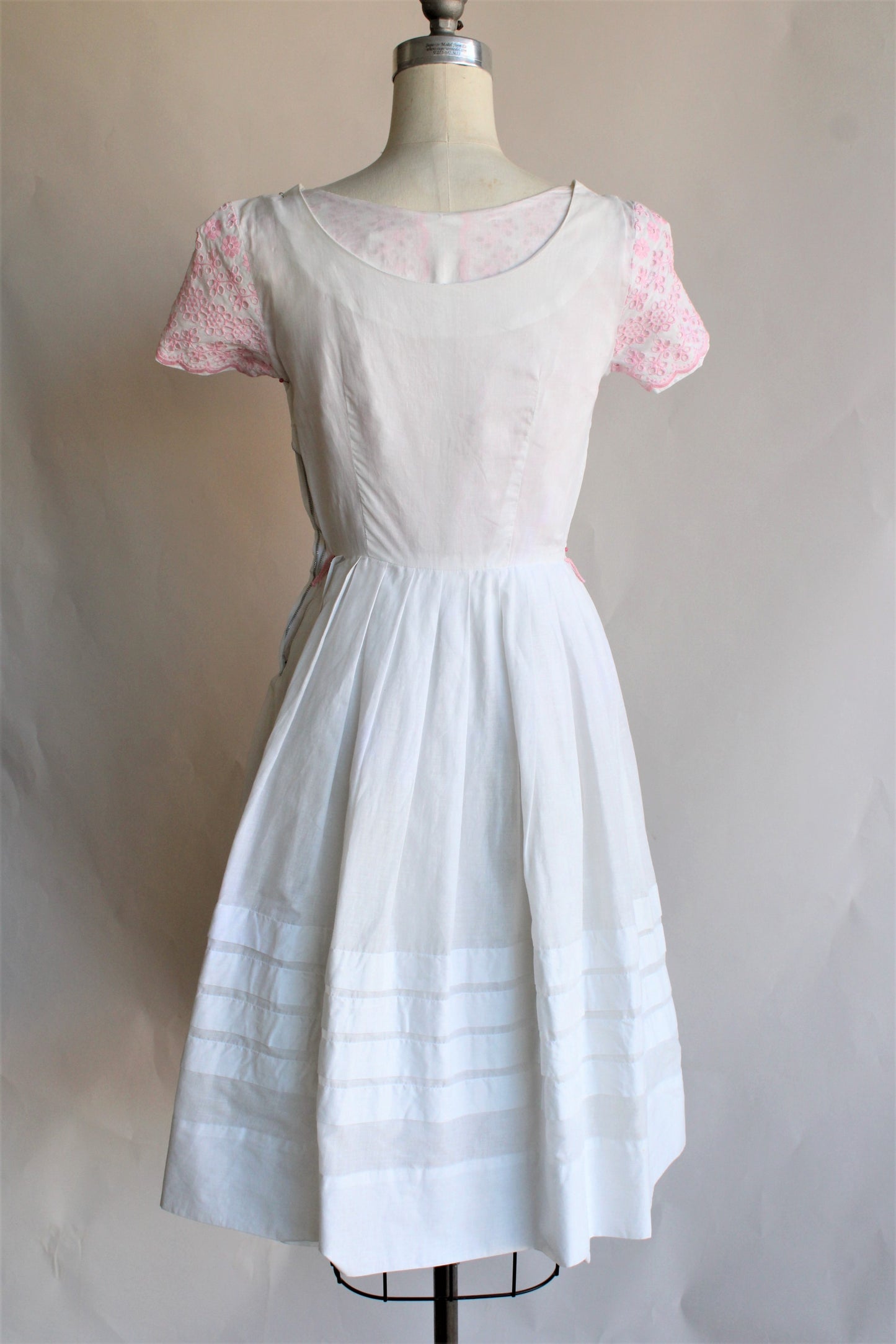Vintage 1950s Pink Eyelet and White Cotton Dress – Toadstool Farm Vintage