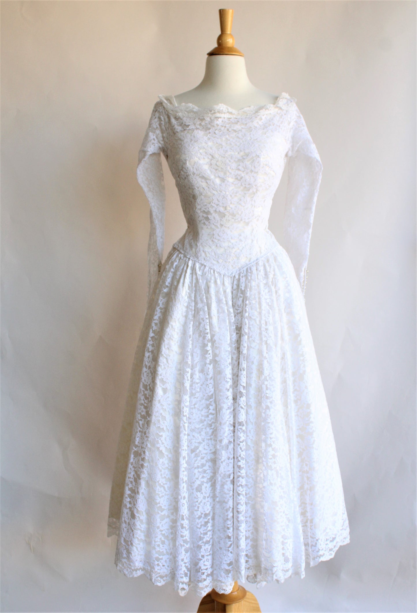 1950s White Lace Fit and Flare New Look Dress With Full Circle Skirt ...