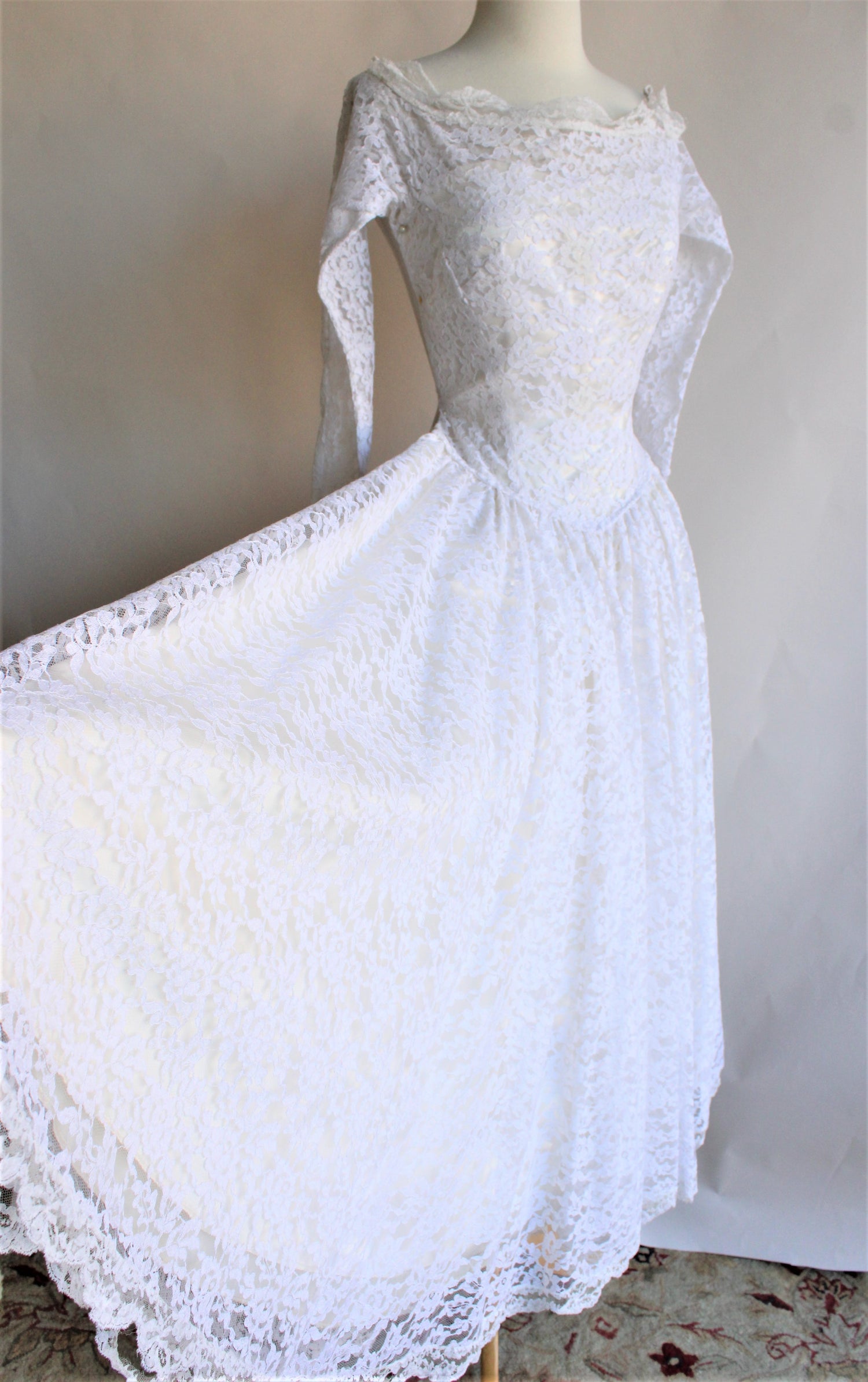 1950s White Lace Fit and Flare New Look Dress With Full Circle Skirt