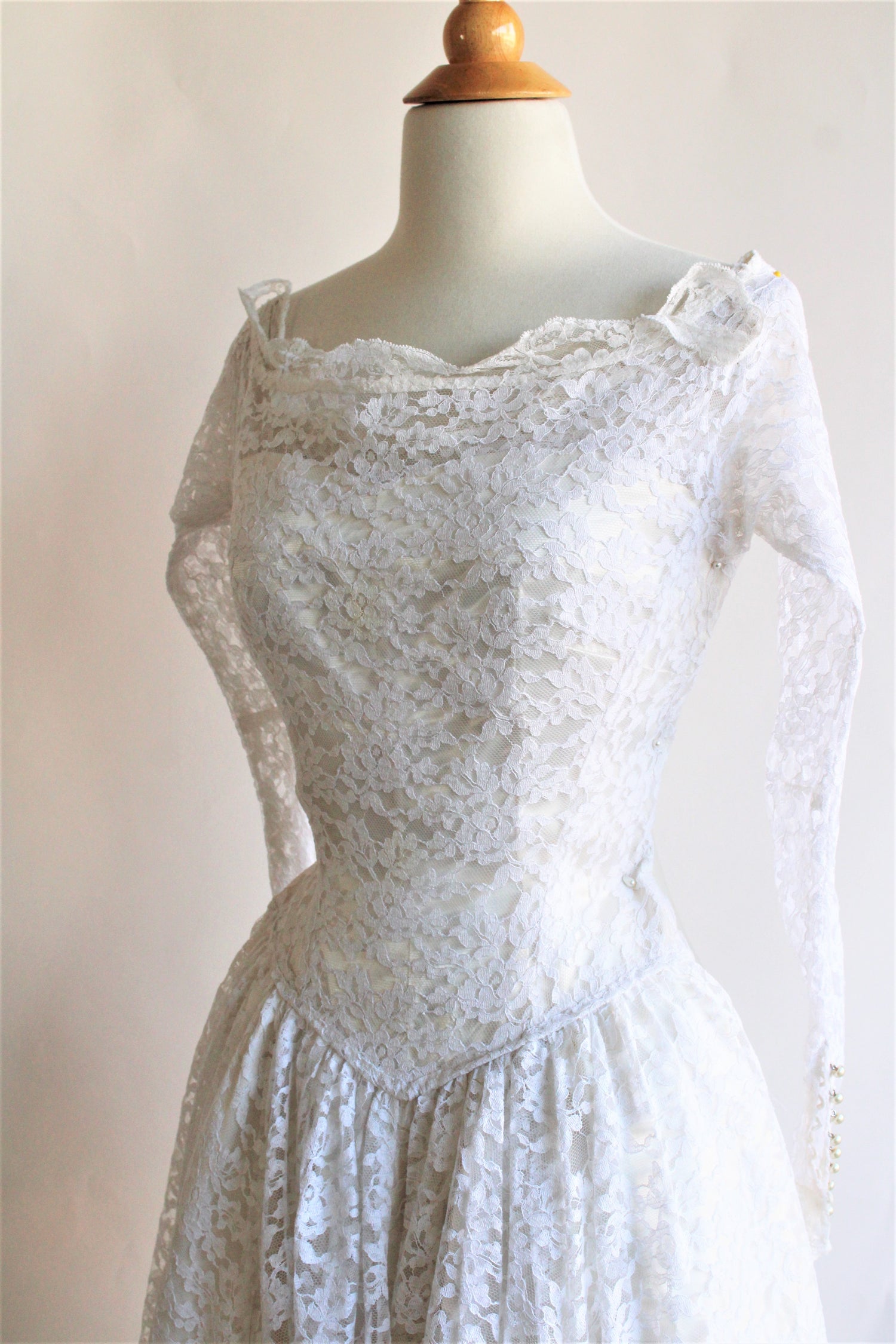 1950s White Lace Fit and Flare New Look Dress With Full Circle Skirt