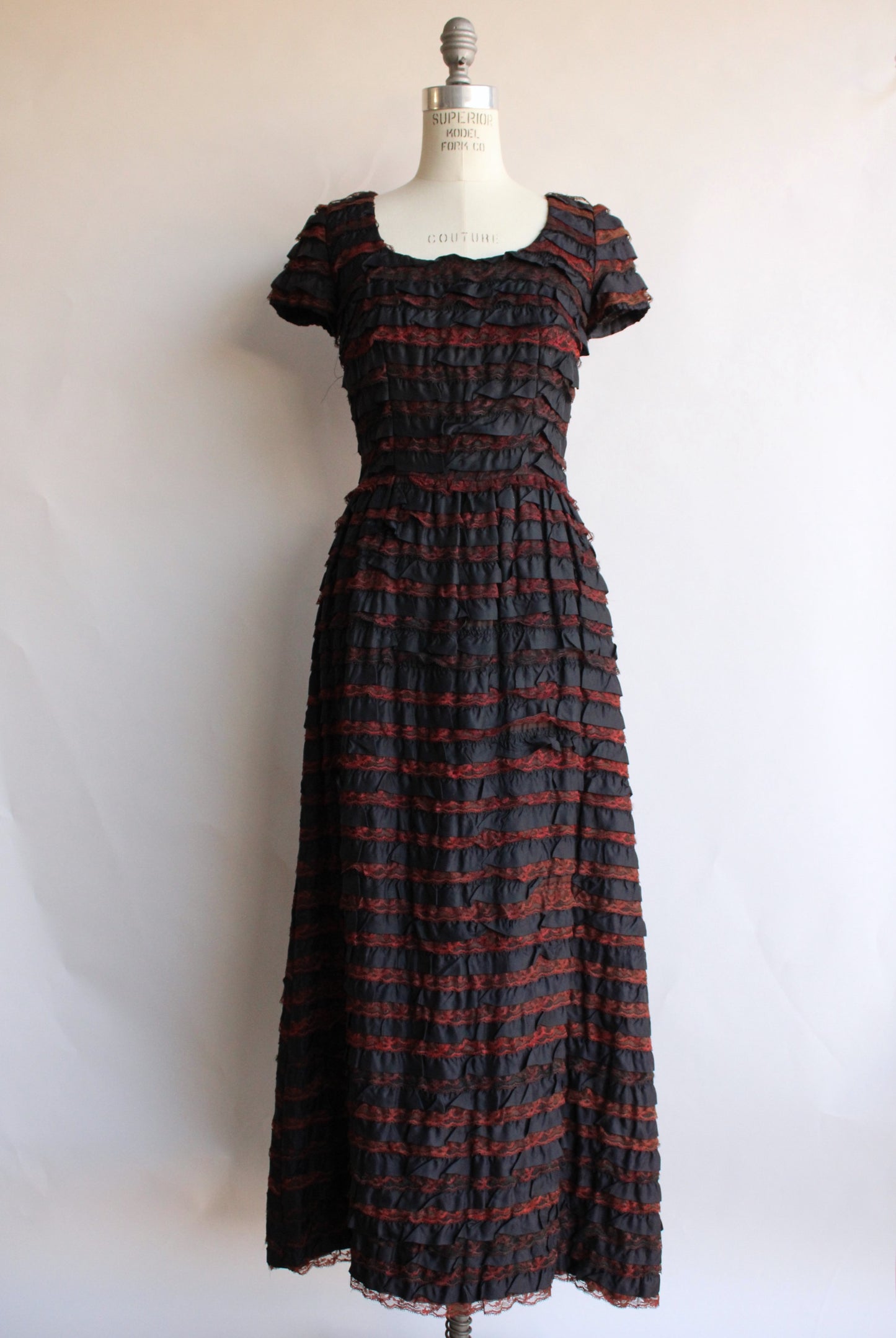 Vintage 1950s Ribbon And Lace Wiggle Dress