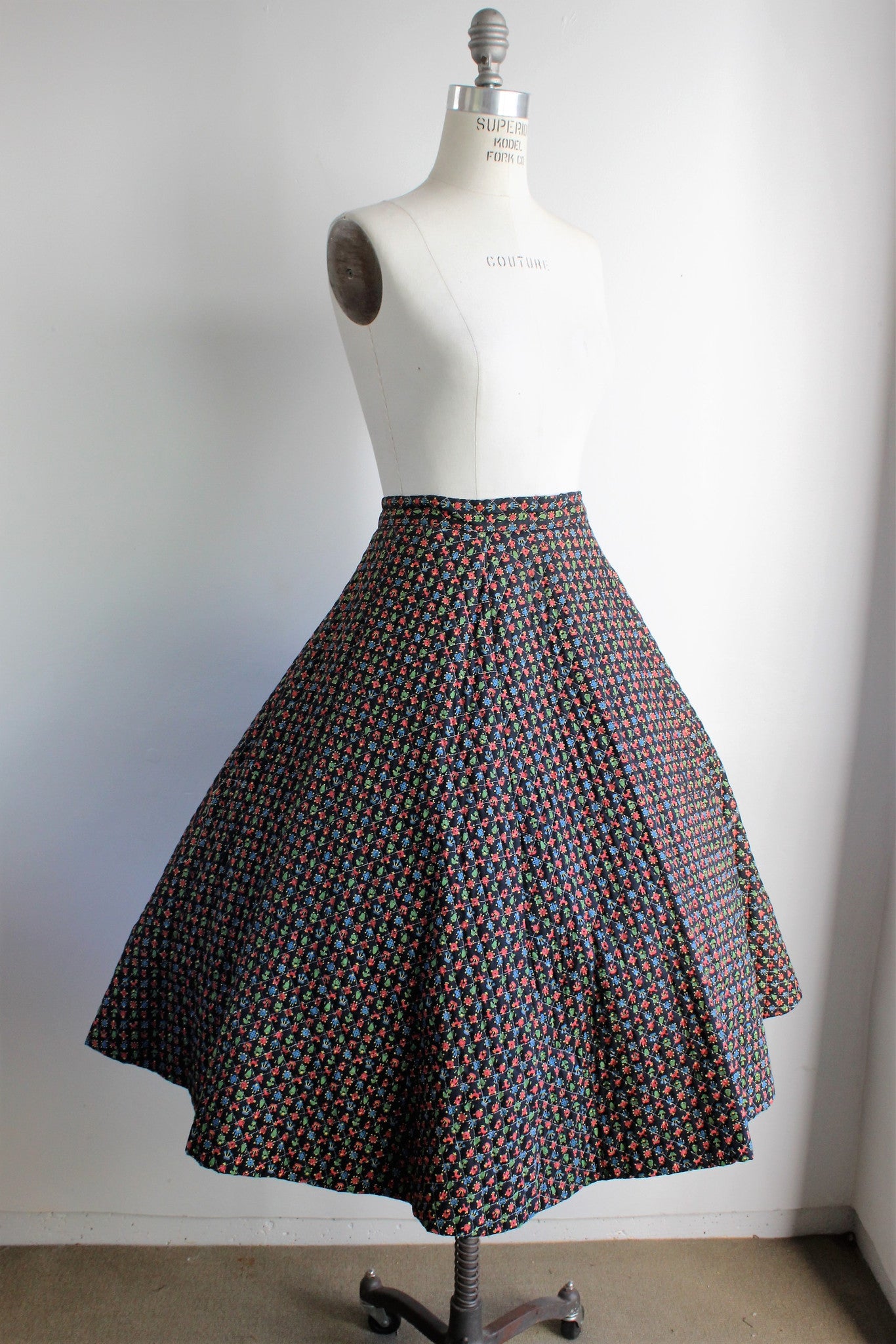 Vintage 1950s Black Quilted Circle Skirt /  Novelty Print 