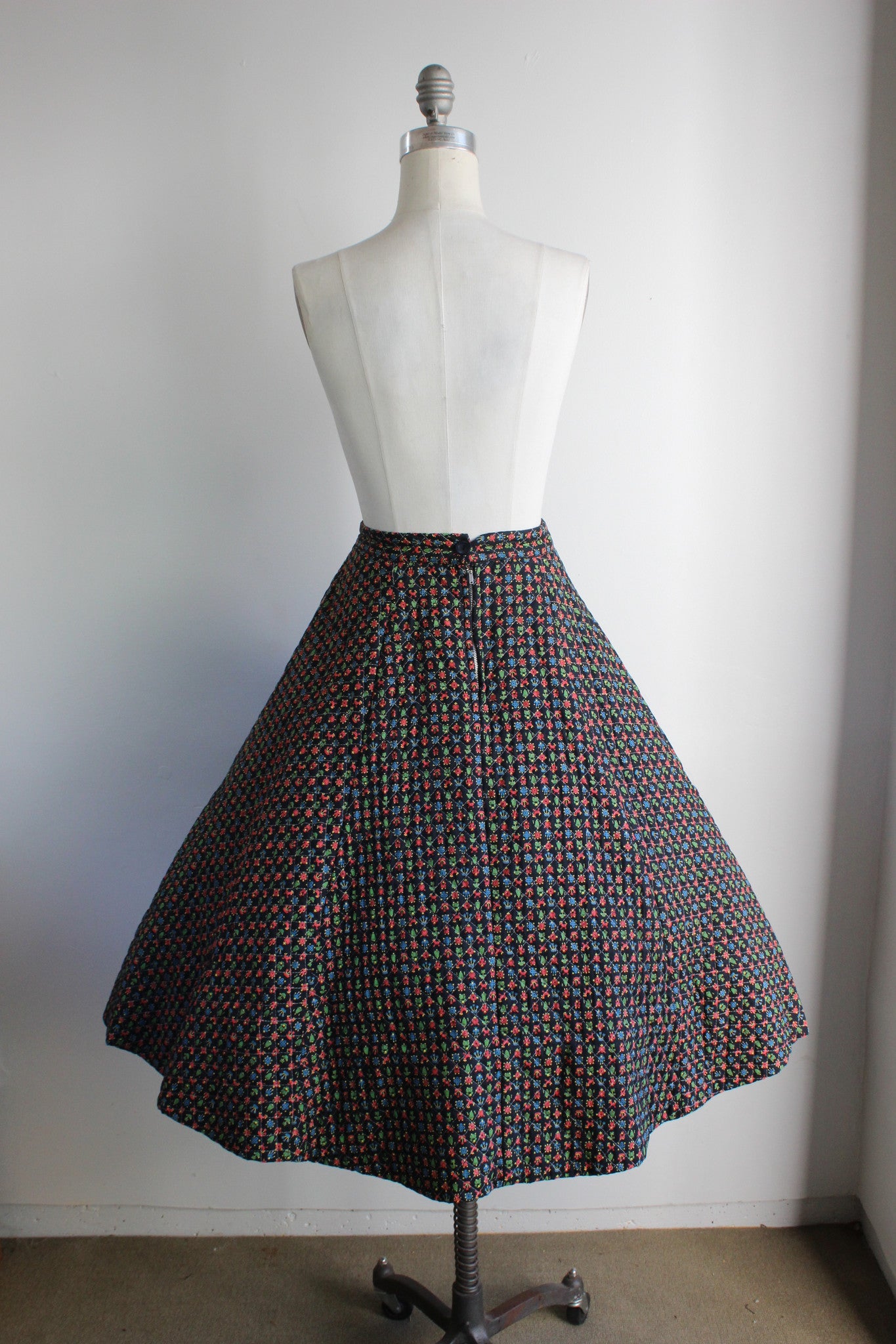 Vintage 1950s Black Quilted Circle Skirt /  Novelty Print 
