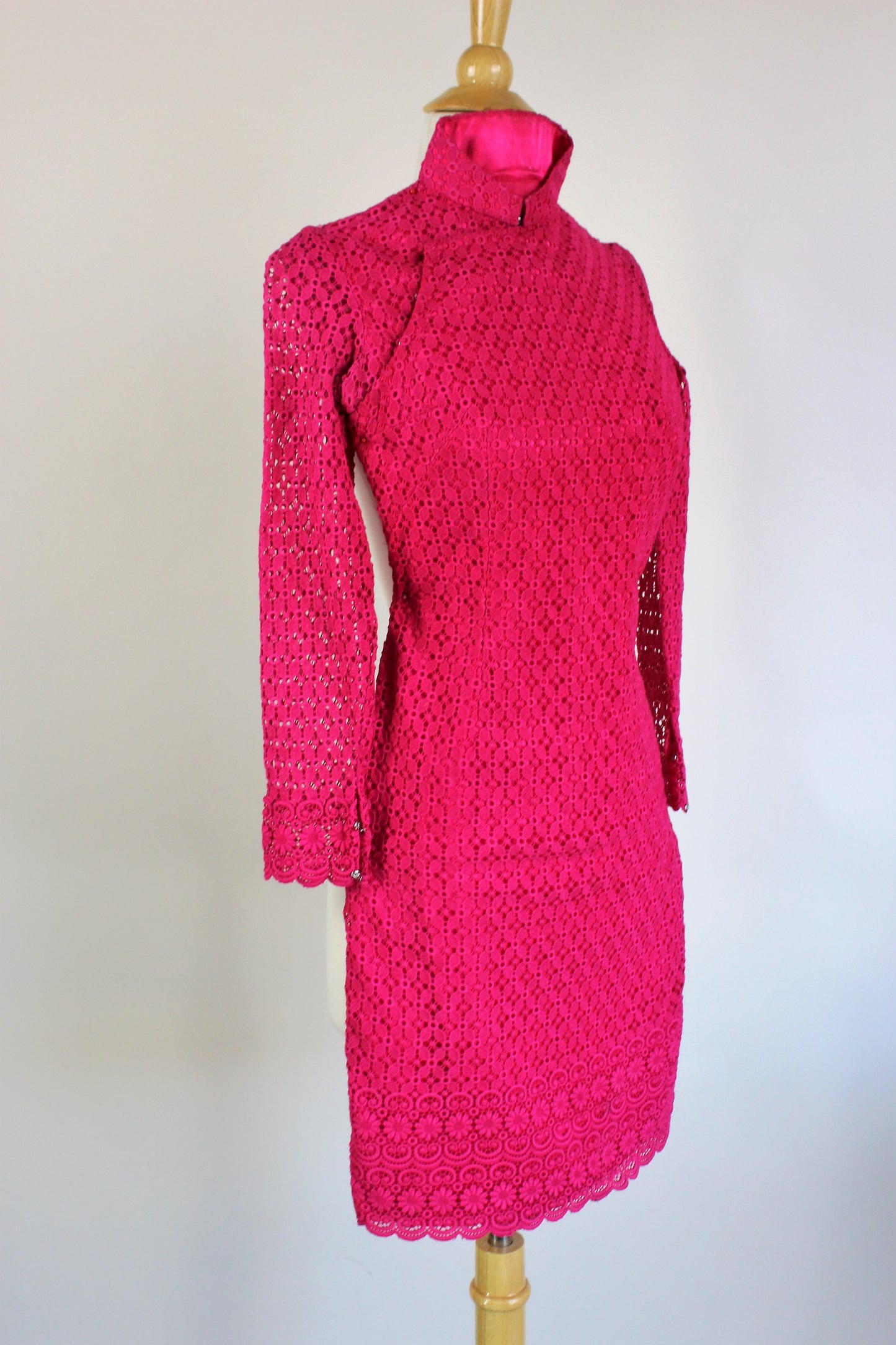 Vintage 1960s Raspberry Pink Crochet Lace Cheongsam Dress