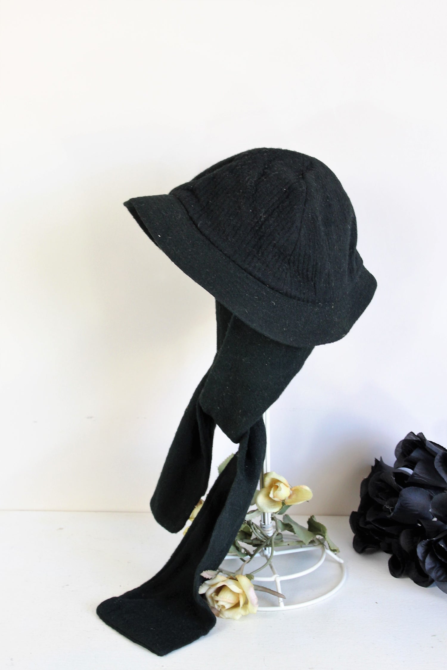 Vintage 1950s Black Felt Hat