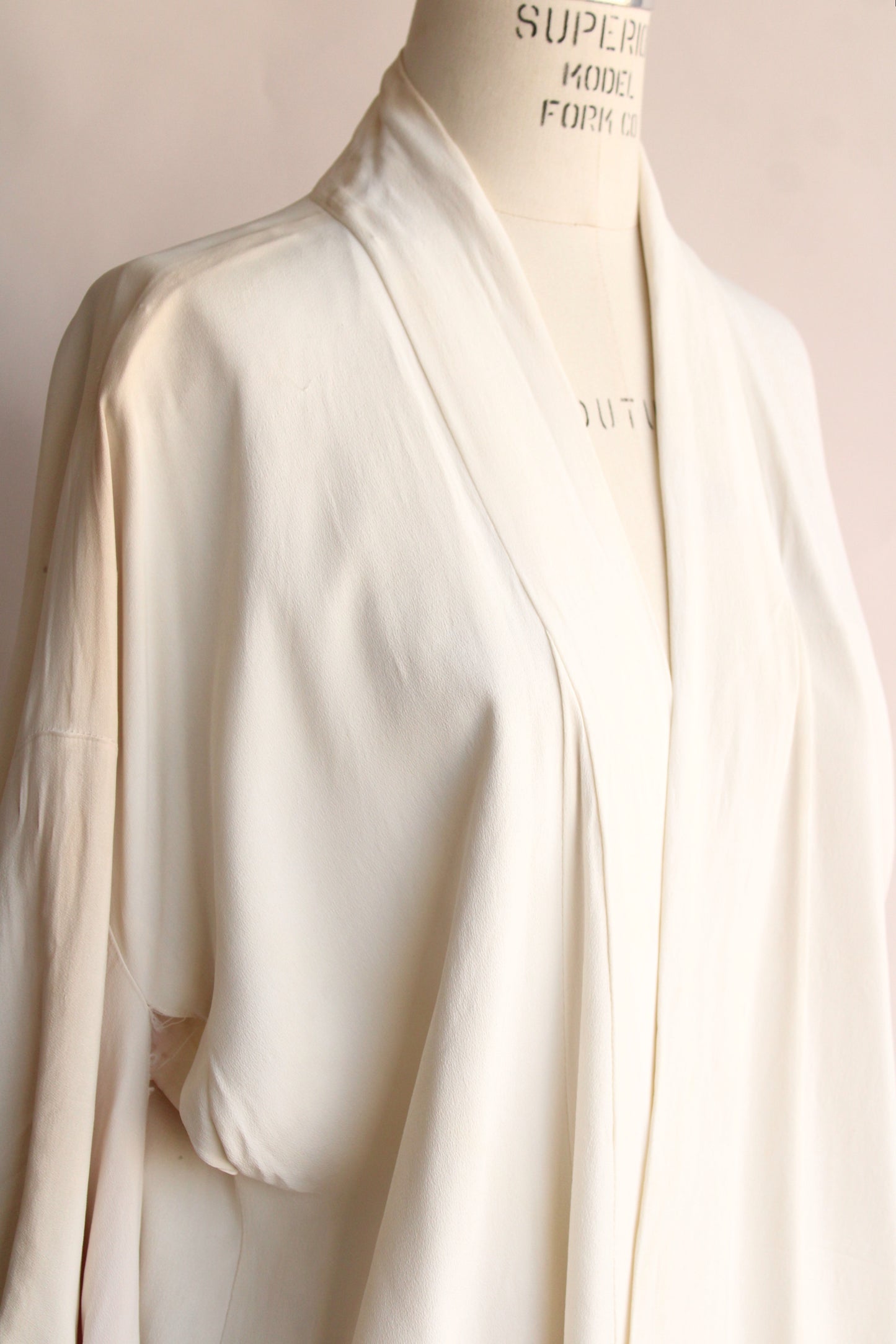 Vintage Short Kimono Haori Hollywood Costume in White Rayon
