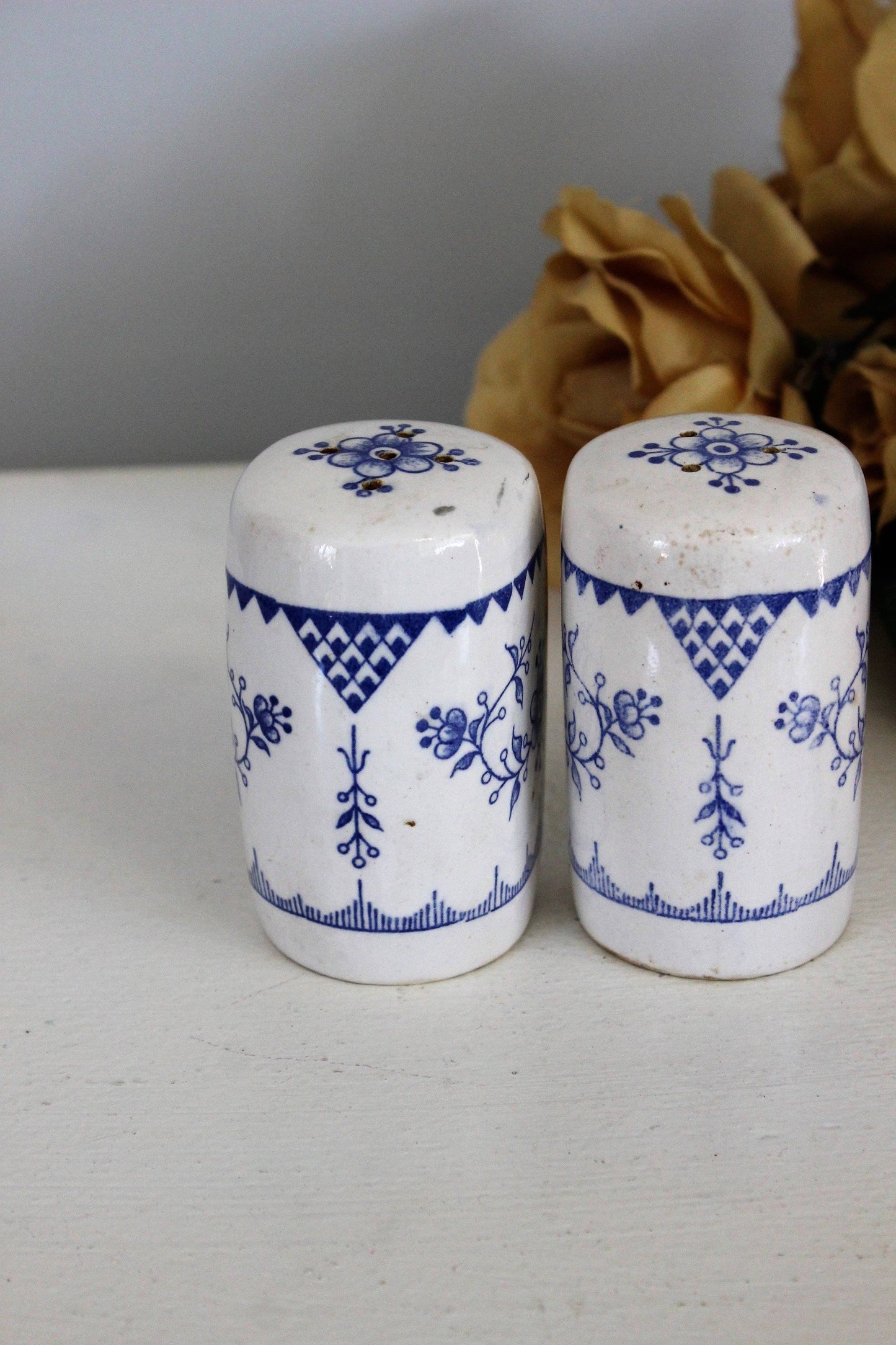 CLEARANCE Vintage Blue and White Nesting Coffee Pot Salt and Pepper  Shakers, Blue and White Percolator Salt and Pepper Shakers Japan 
