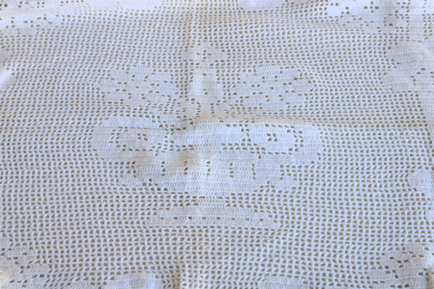 Vintage 1960s Ivory Fringed Tablecloth
