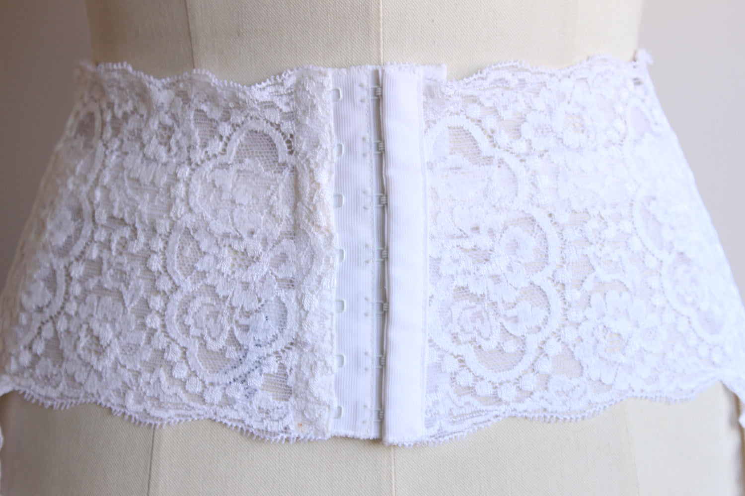 Vintage 1990s White Lace Garter Belt by Chantal Thomas