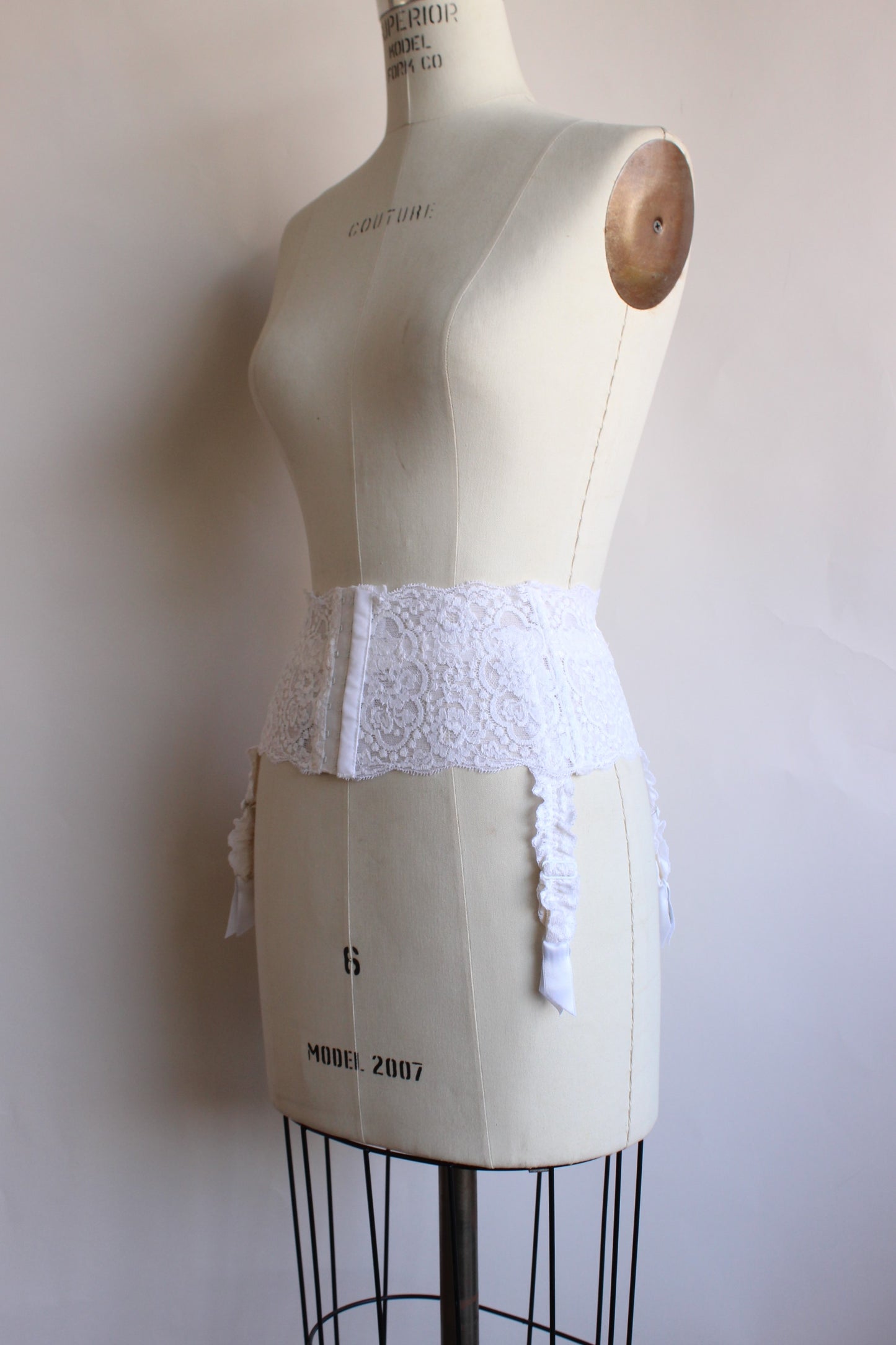 Vintage 1990s White Lace Garter Belt by Chantal Thomas