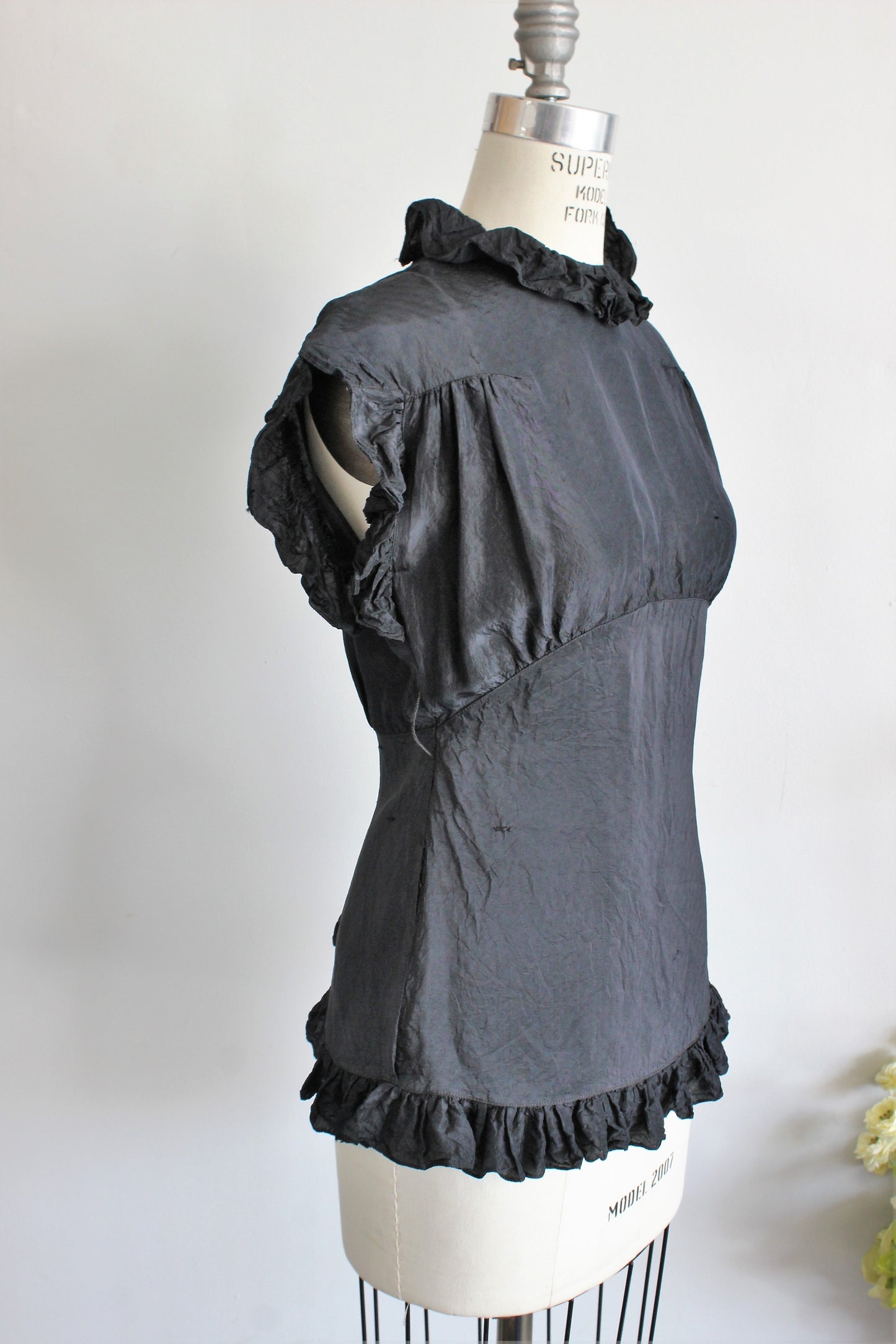 Vintage 1930s 1940s Black Rayon Blouse with Keyhole Back