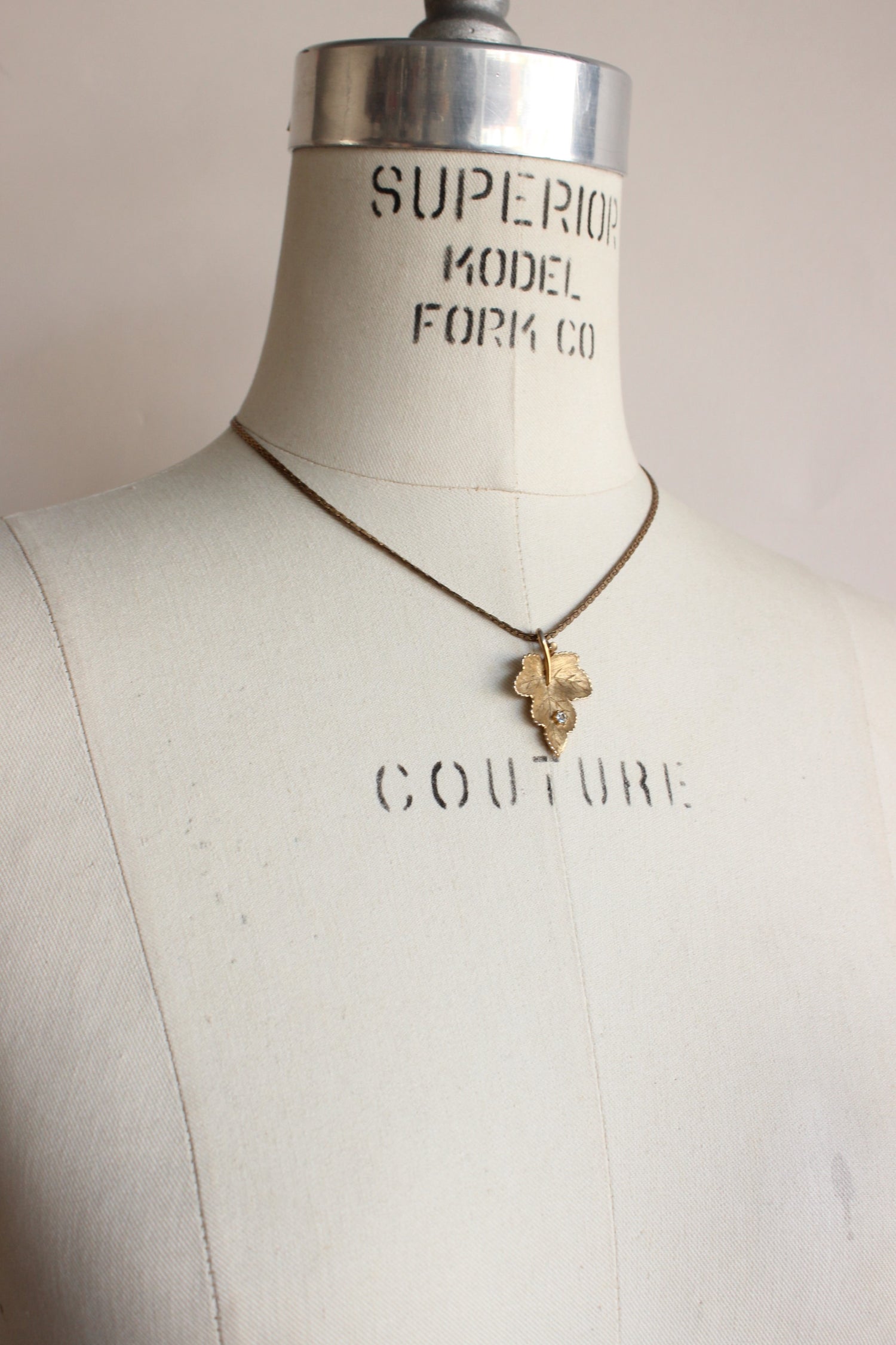 Vintage 1950s 1960s Gold Leaf Necklace