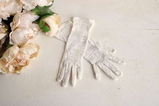 Antique White Lace Gloves